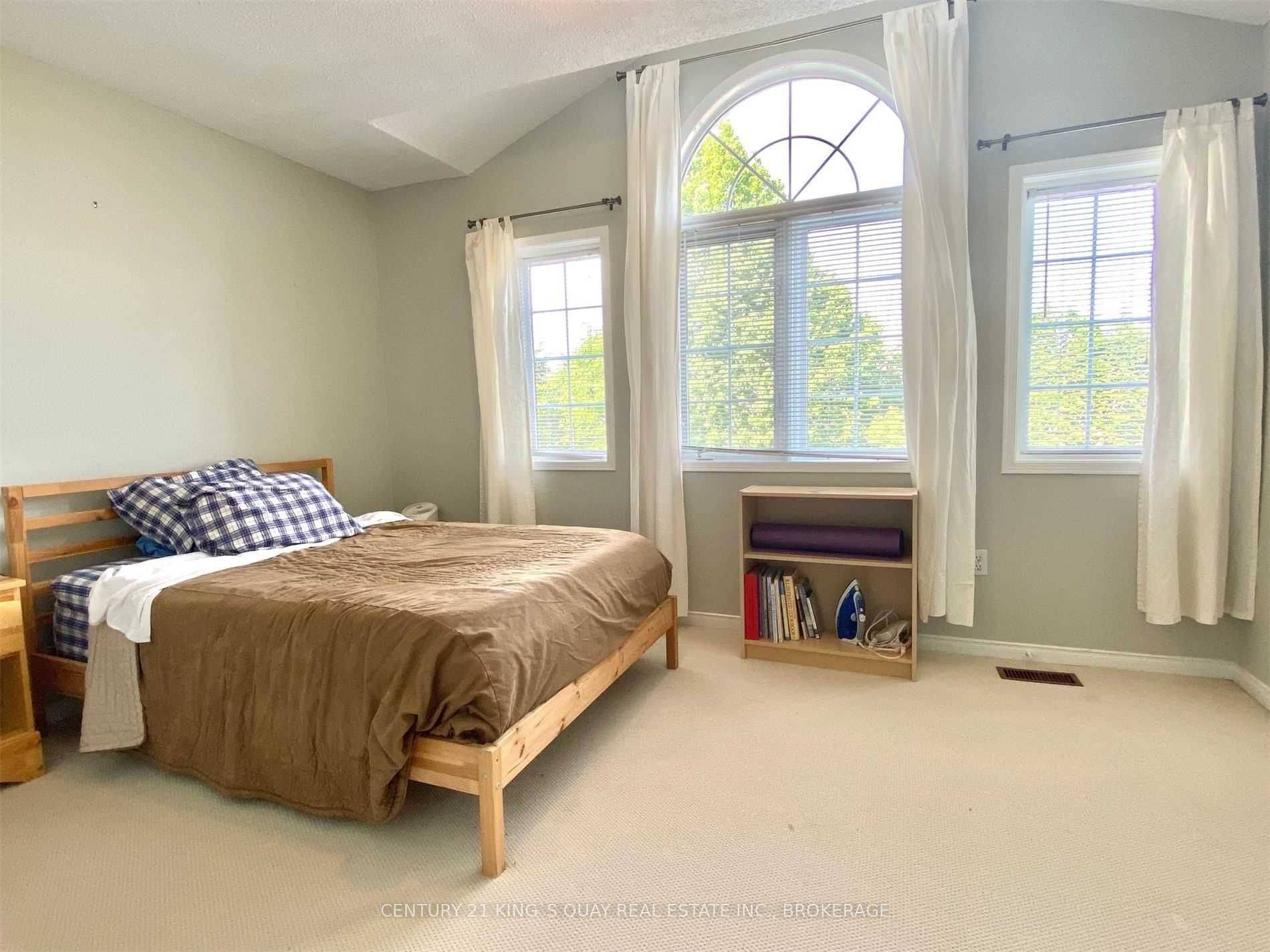 Aurora, ON L4G 7G3,22 Rush RD