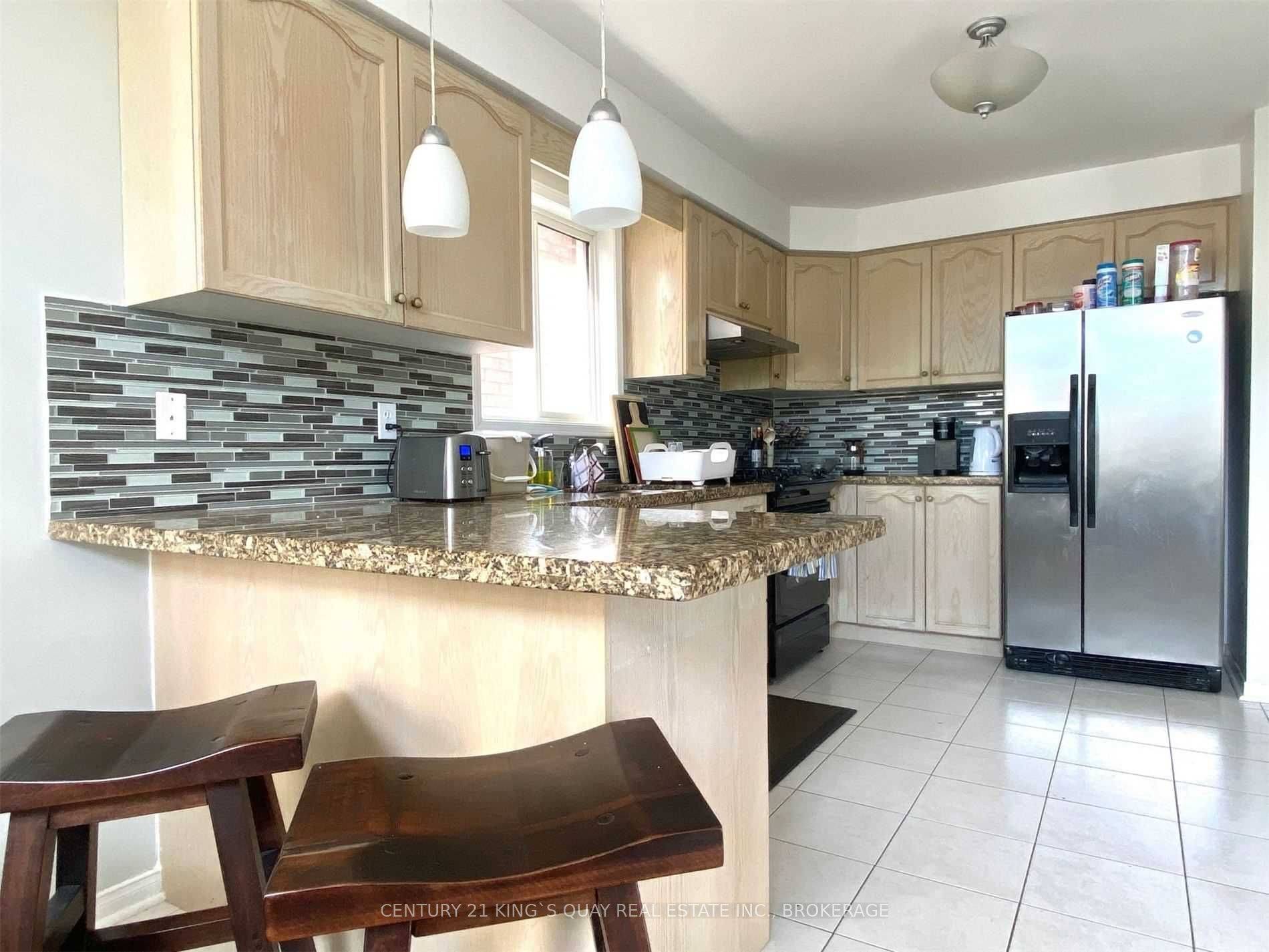 Aurora, ON L4G 7G3,22 Rush RD