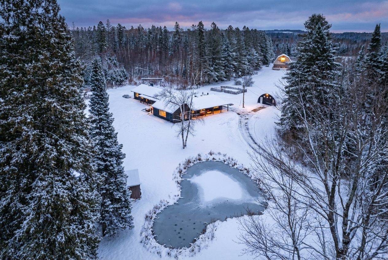 Springwater, ON L9X 0M1,1076 Beaver LN