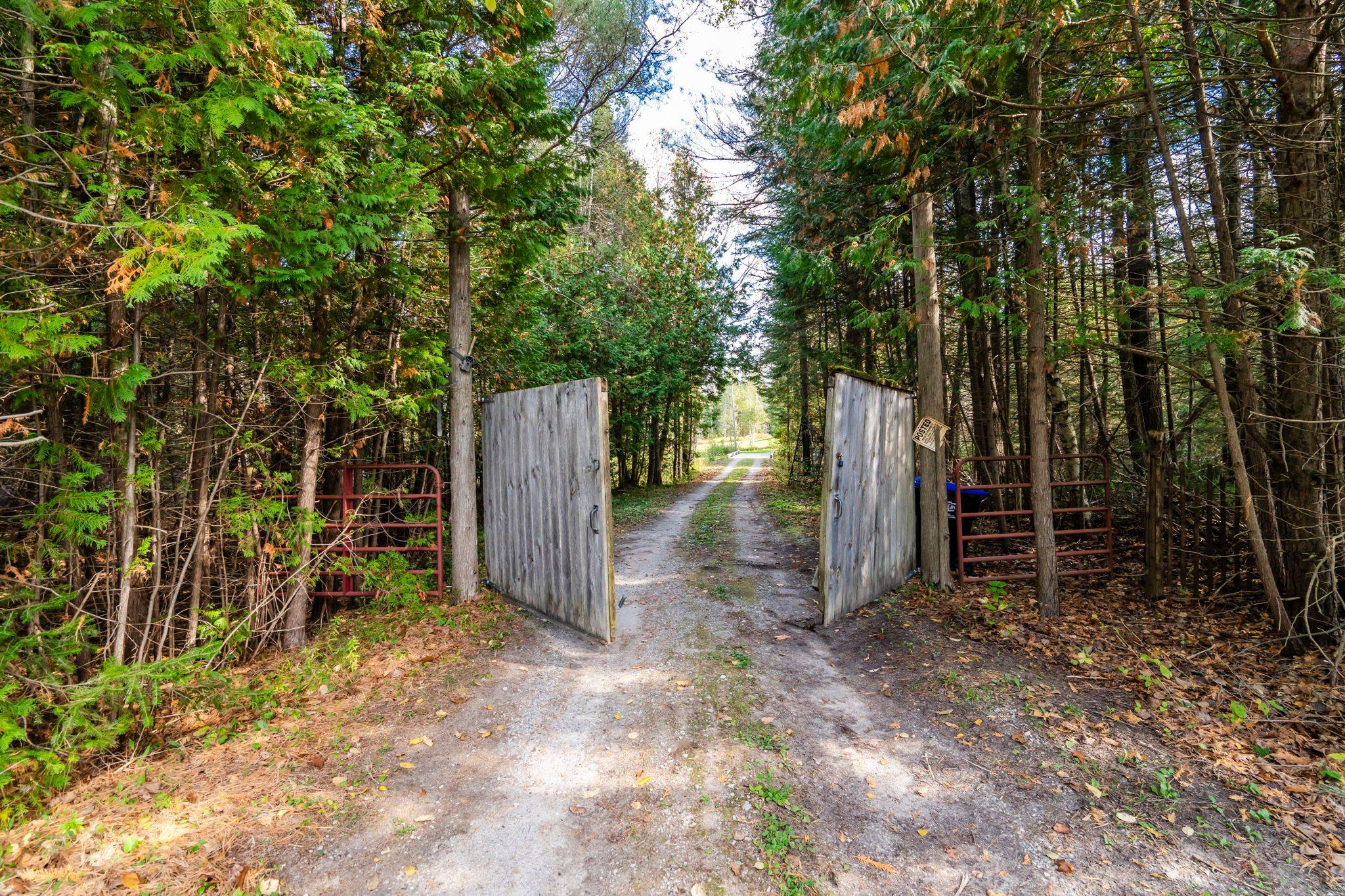 Springwater, ON L9X 0M1,1076 Beaver LN