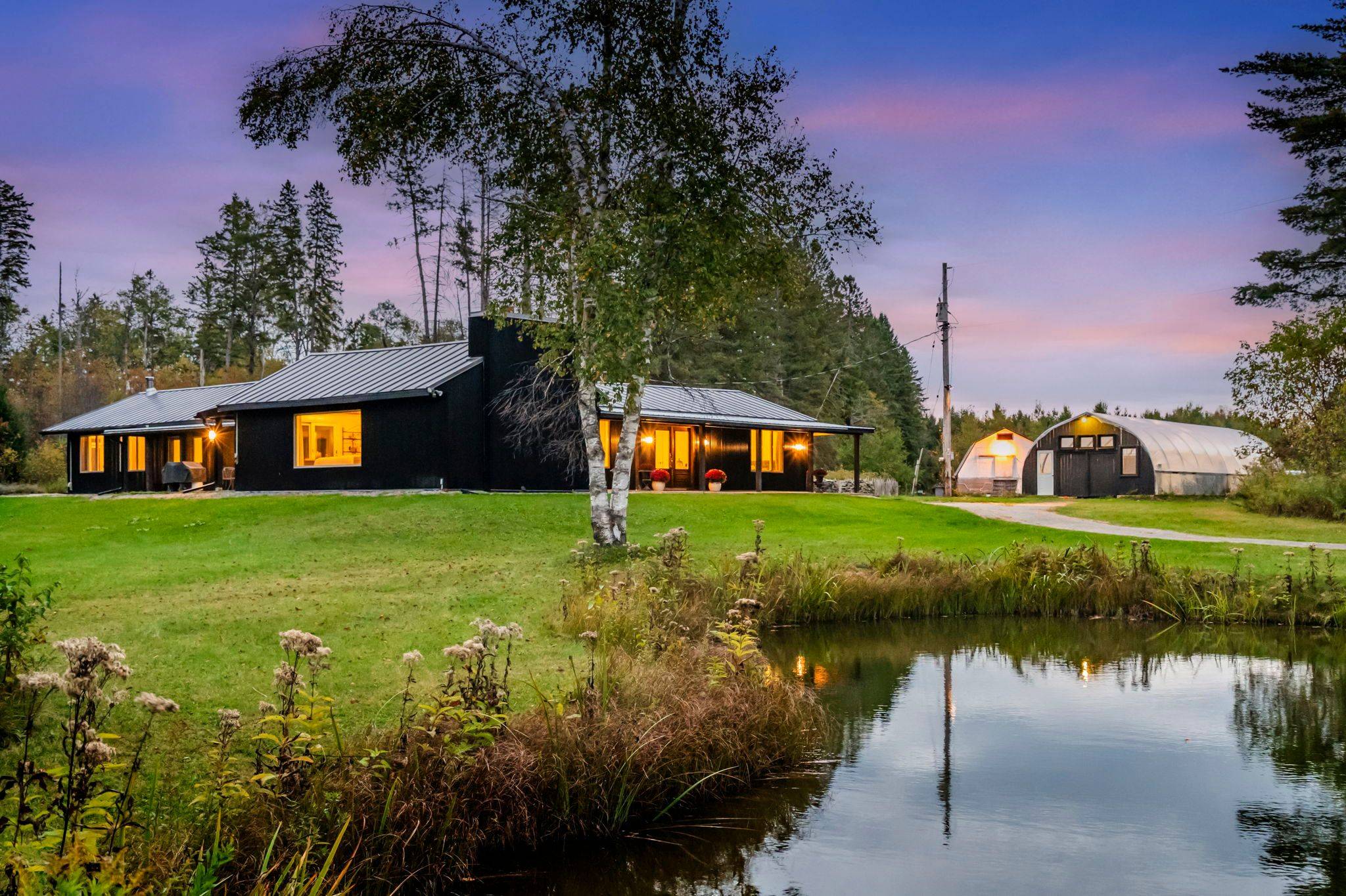 Springwater, ON L9X 0M1,1076 Beaver LN