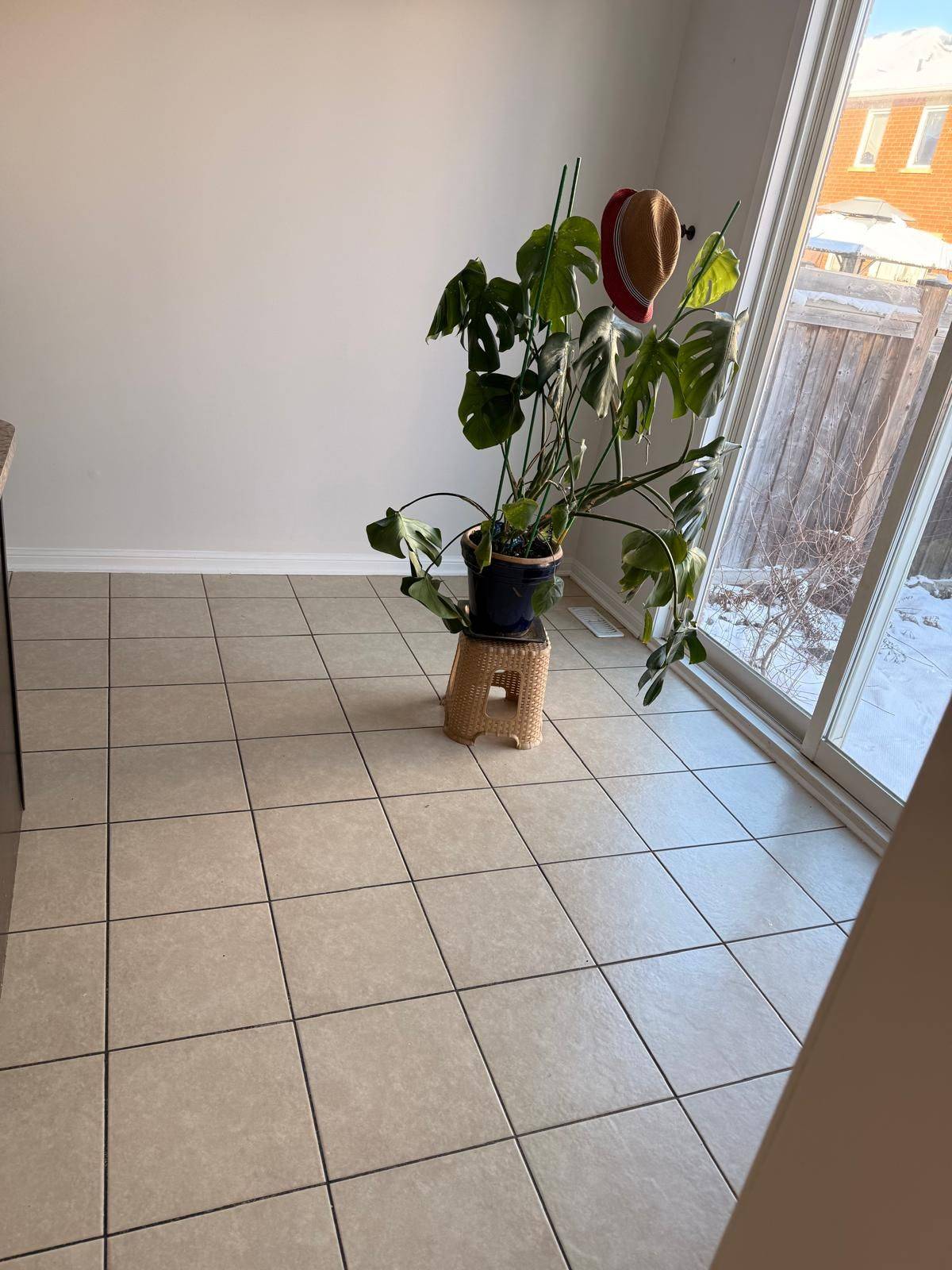 Milton, ON L9T 8P2,1059 Savoline BLVD #UPPER LEVEL