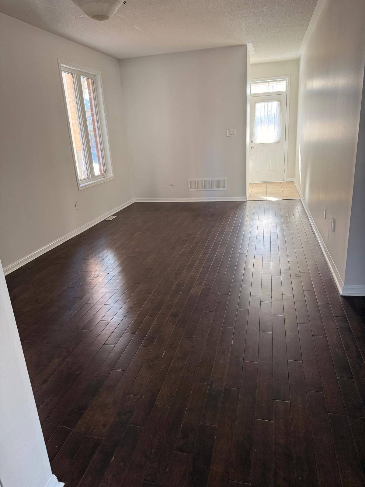 Milton, ON L9T 8P2,1059 Savoline BLVD #UPPER LEVEL