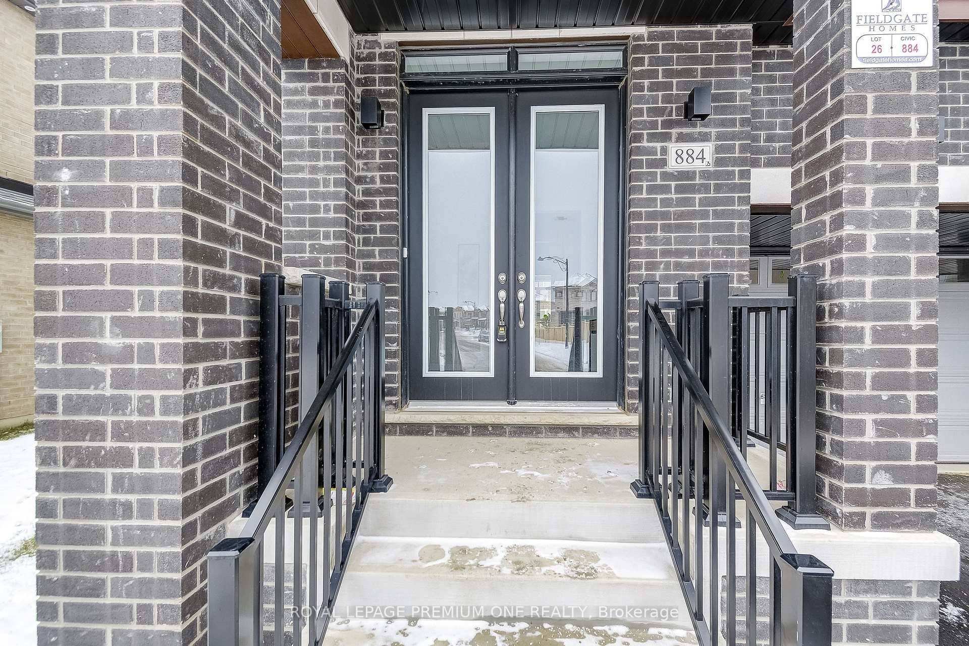 Milton, ON L9T 7E7,884 Plum PL