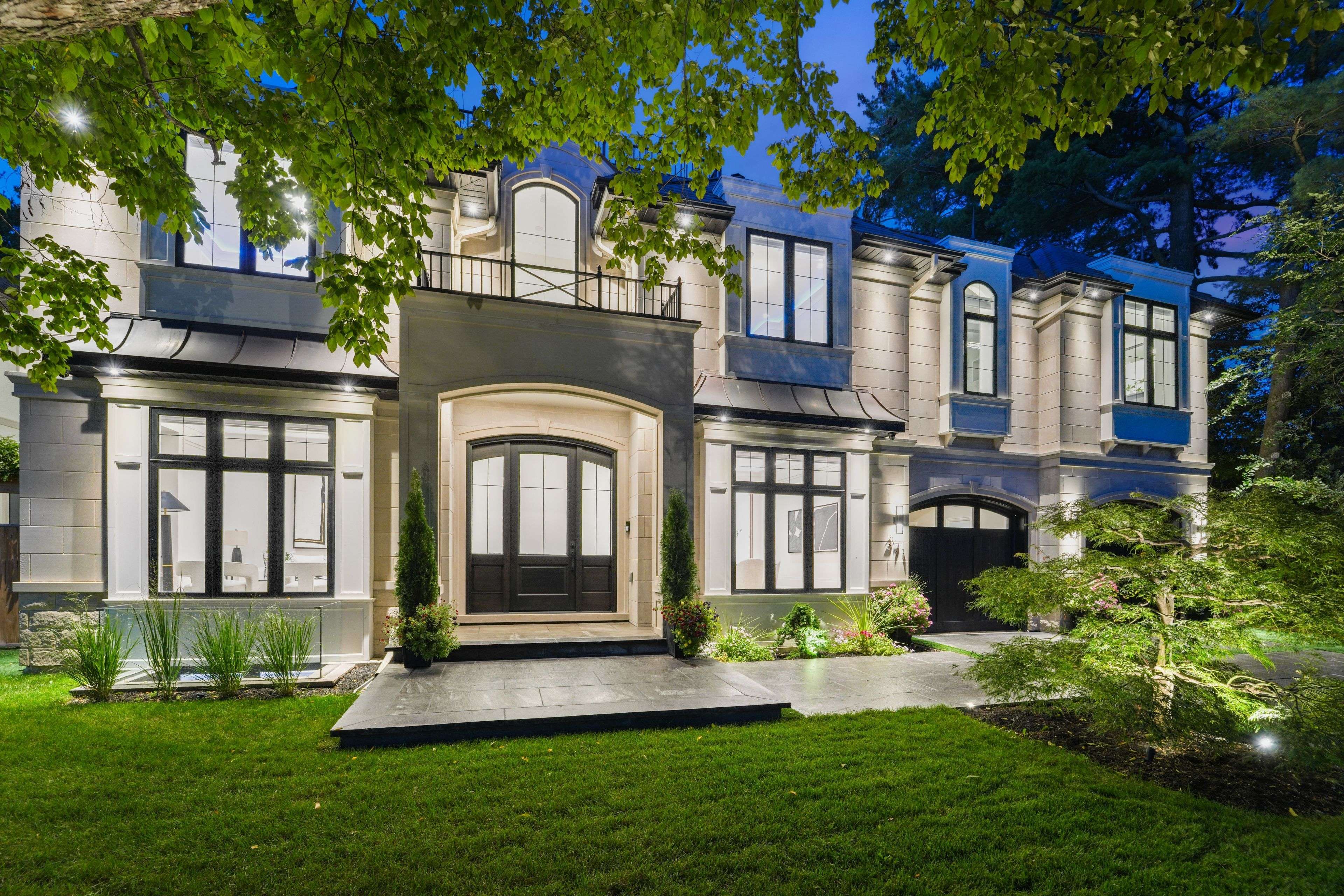 Oakville, ON L6L 4T9,371 Willis DR