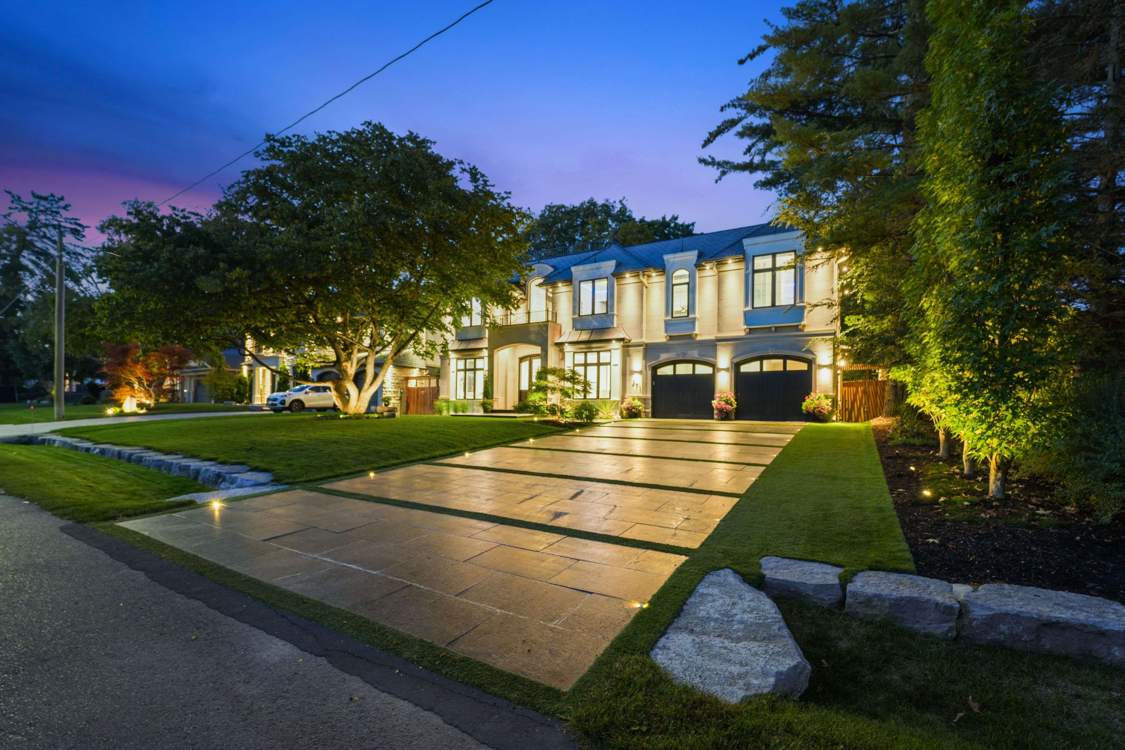 Oakville, ON L6L 4T9,371 Willis DR