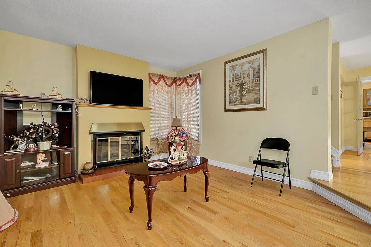 Orleans - Convent Glen And Area, ON K1C 5R8,6096 Meadowhill CRES