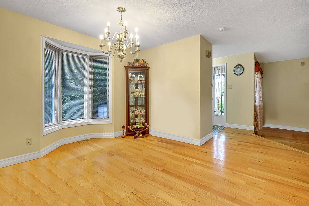 Orleans - Convent Glen And Area, ON K1C 5R8,6096 Meadowhill CRES