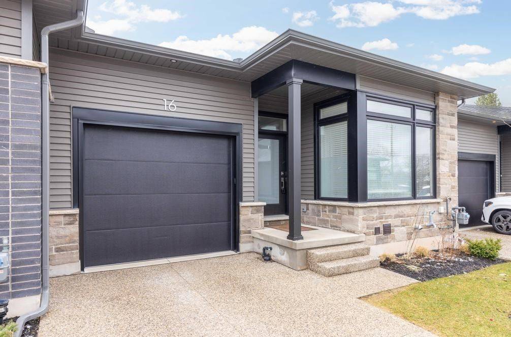 Niagara Falls, ON L2G 0Y7,8974 Willoughby DR #16