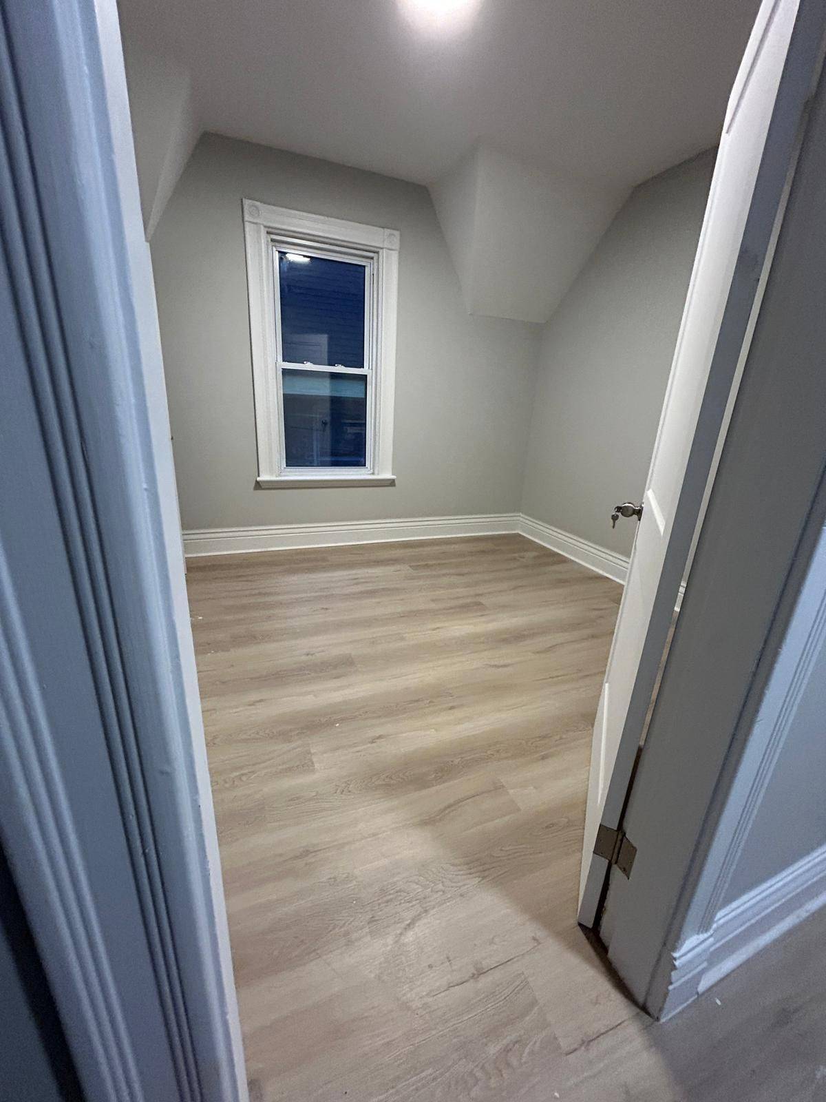 London East, ON N6B 2S3,195 Colborne ST #upper