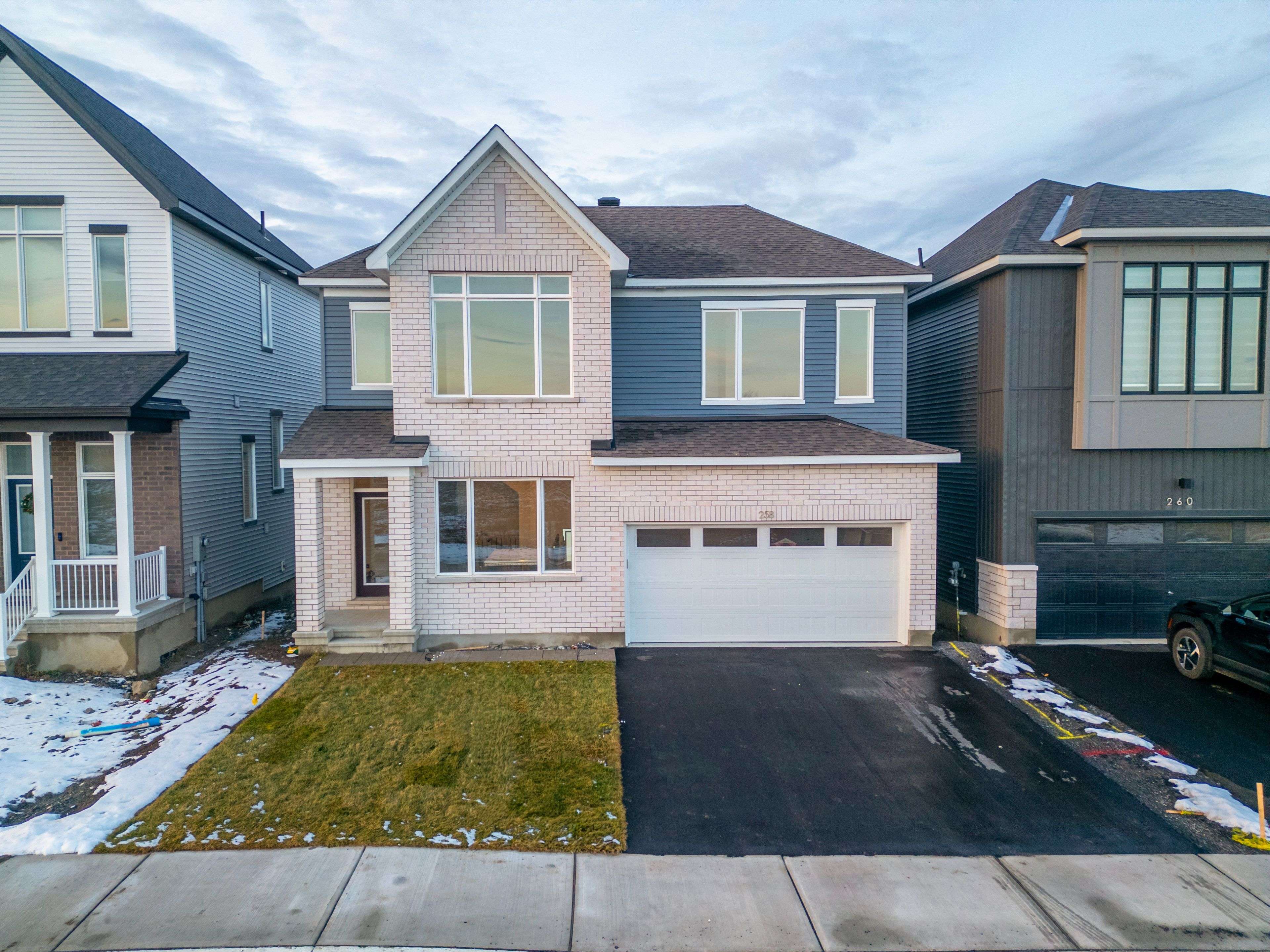 Barrhaven, ON K2J 7L9,258 Sapling GRV