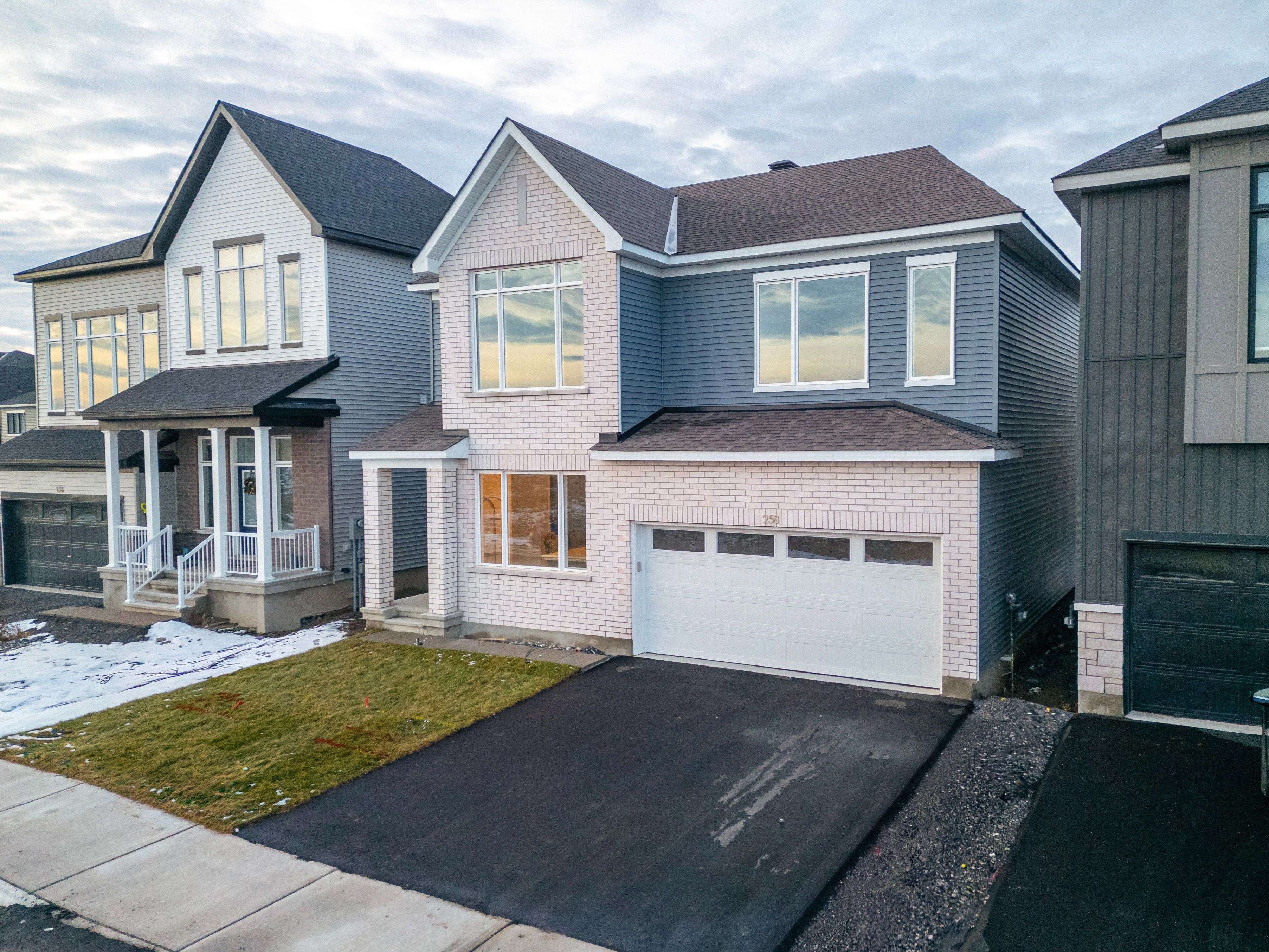 Barrhaven, ON K2J 7L9,258 Sapling GRV