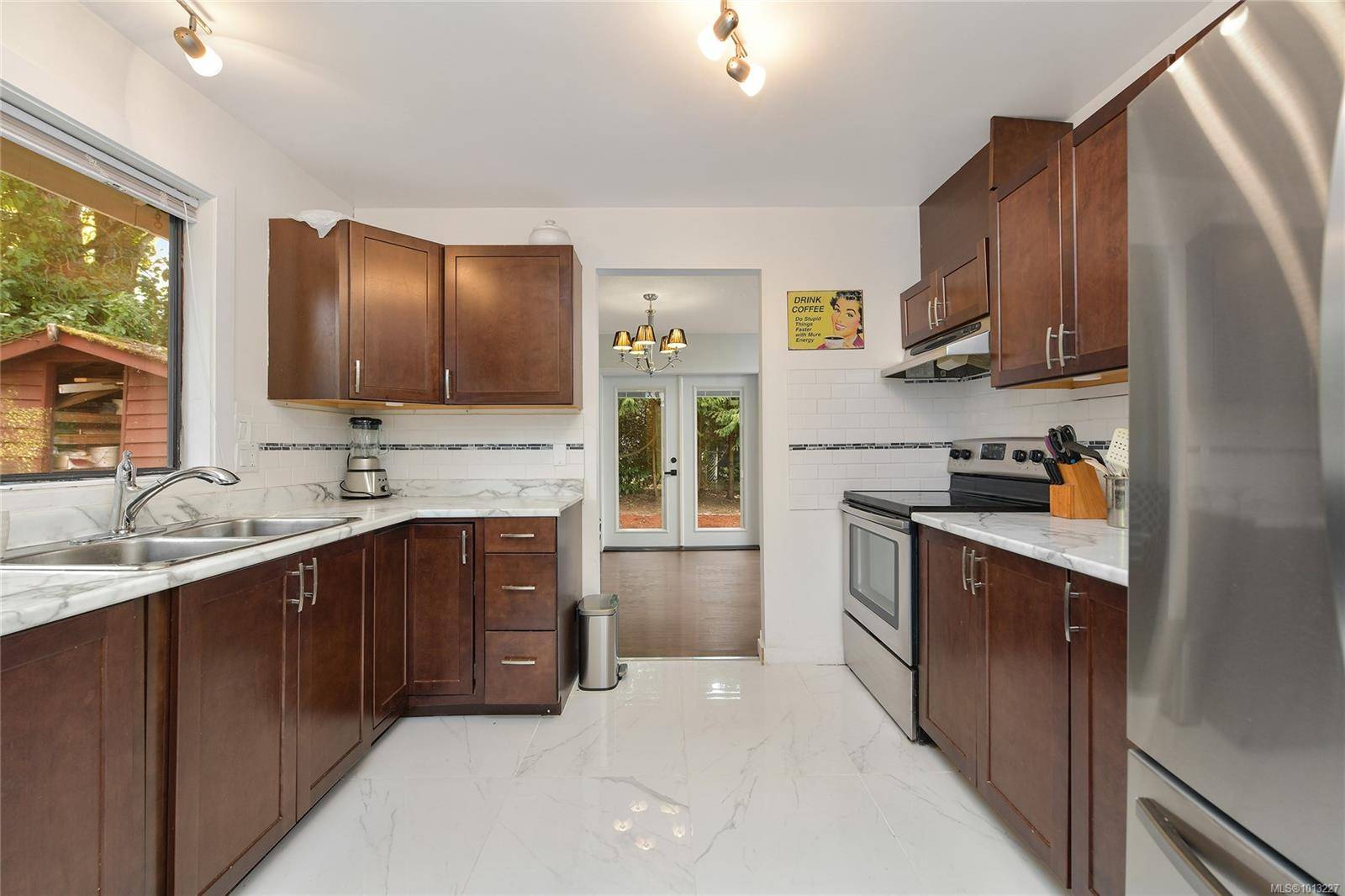 Central Saanich, BC V8M 1E9,7037 WALLACE Dr