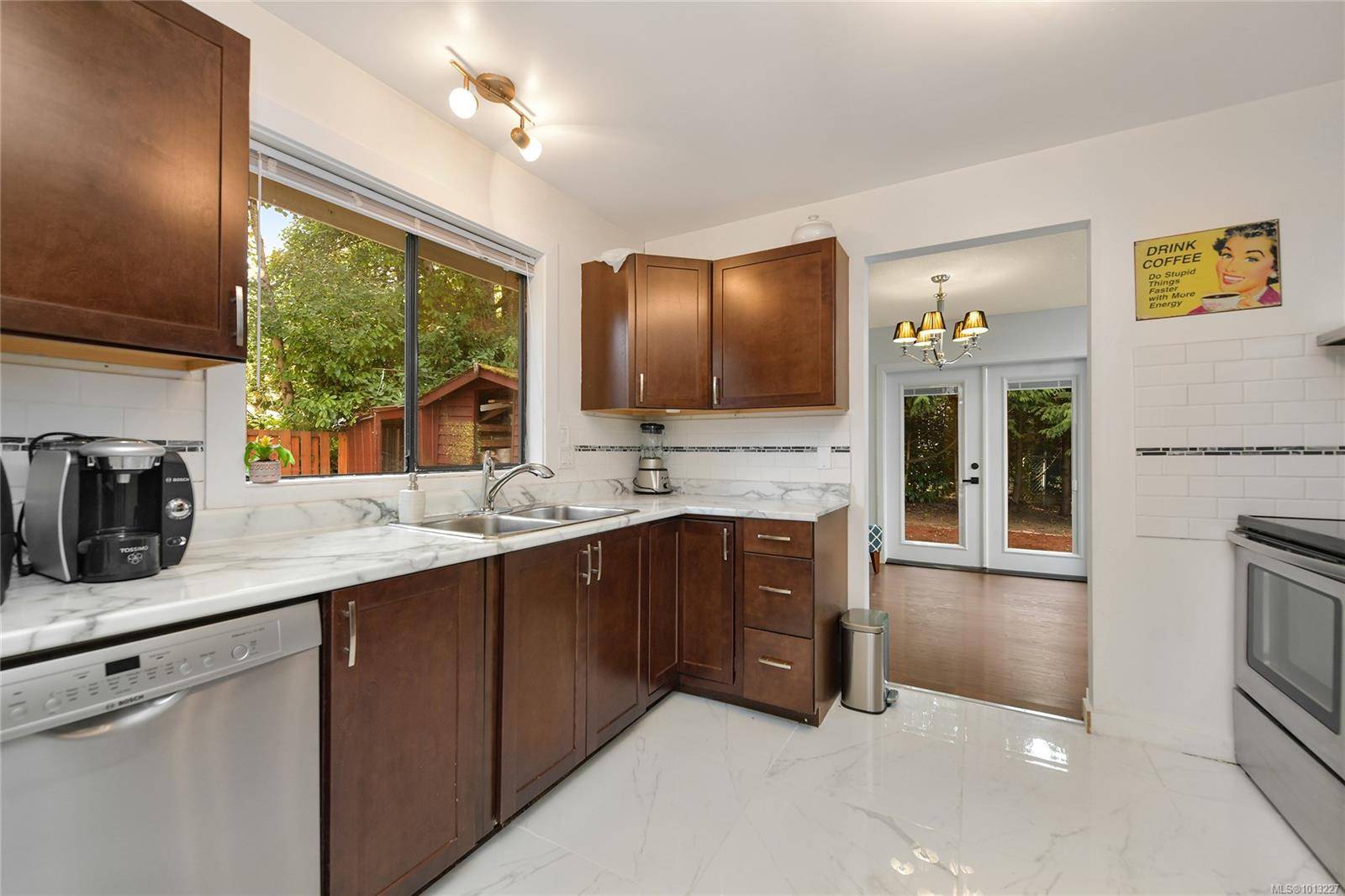 Central Saanich, BC V8M 1E9,7037 WALLACE Dr