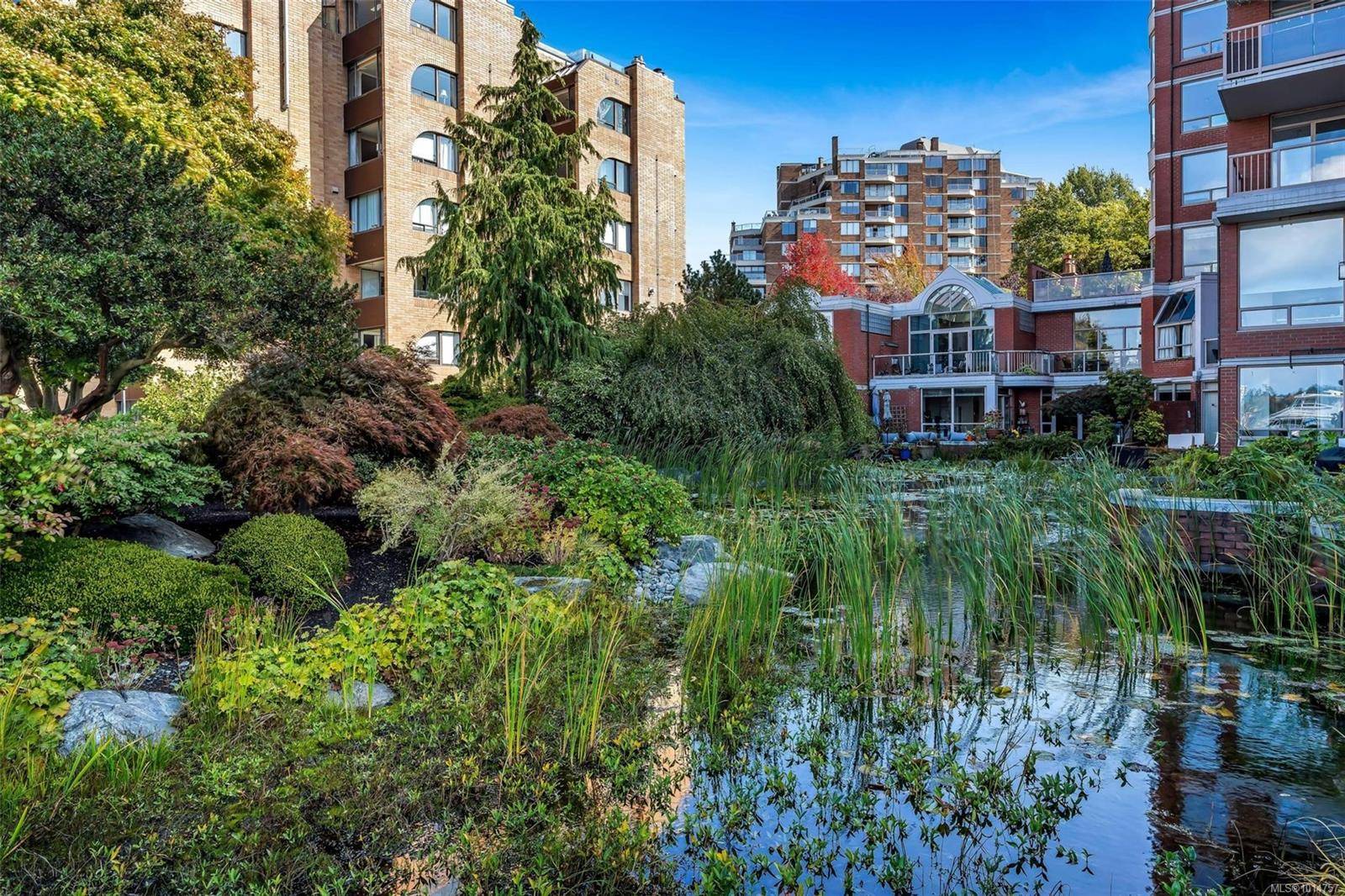 Victoria, BC V8V 4Y1,636 Montreal St #105