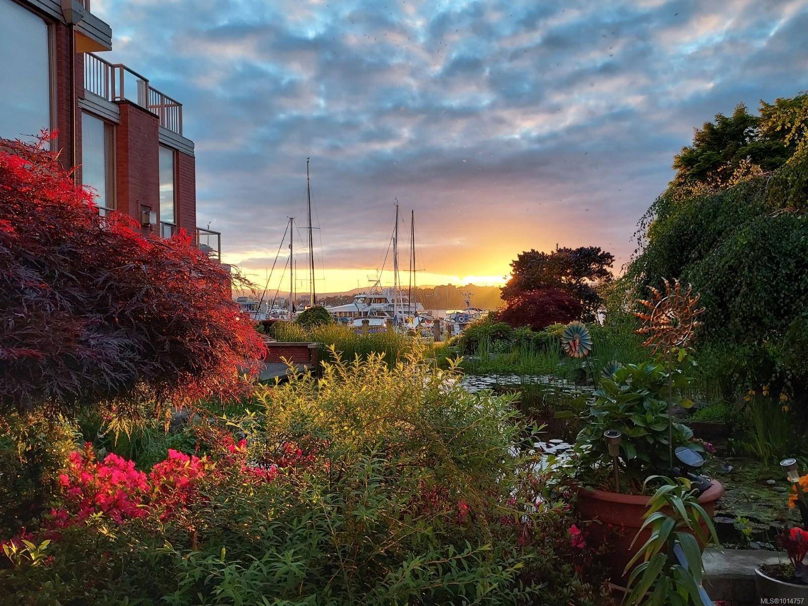 Victoria, BC V8V 4Y1,636 Montreal St #105