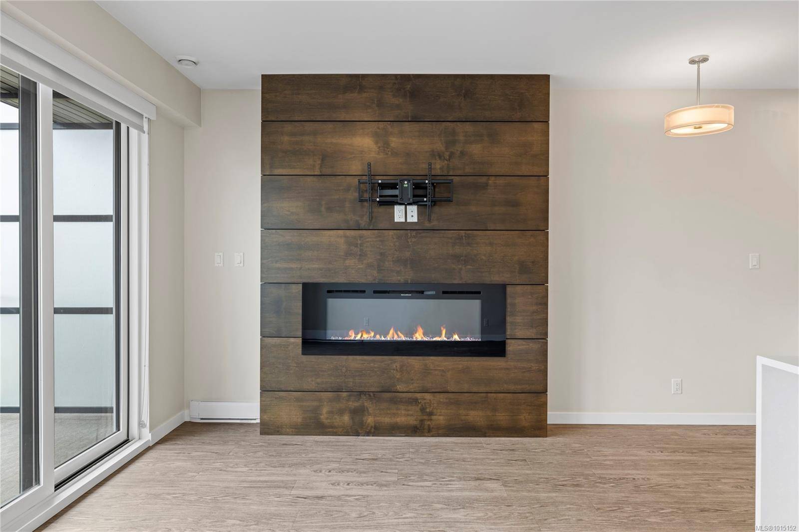 Nanaimo, BC V9R 0J3,91 Chapel St #309