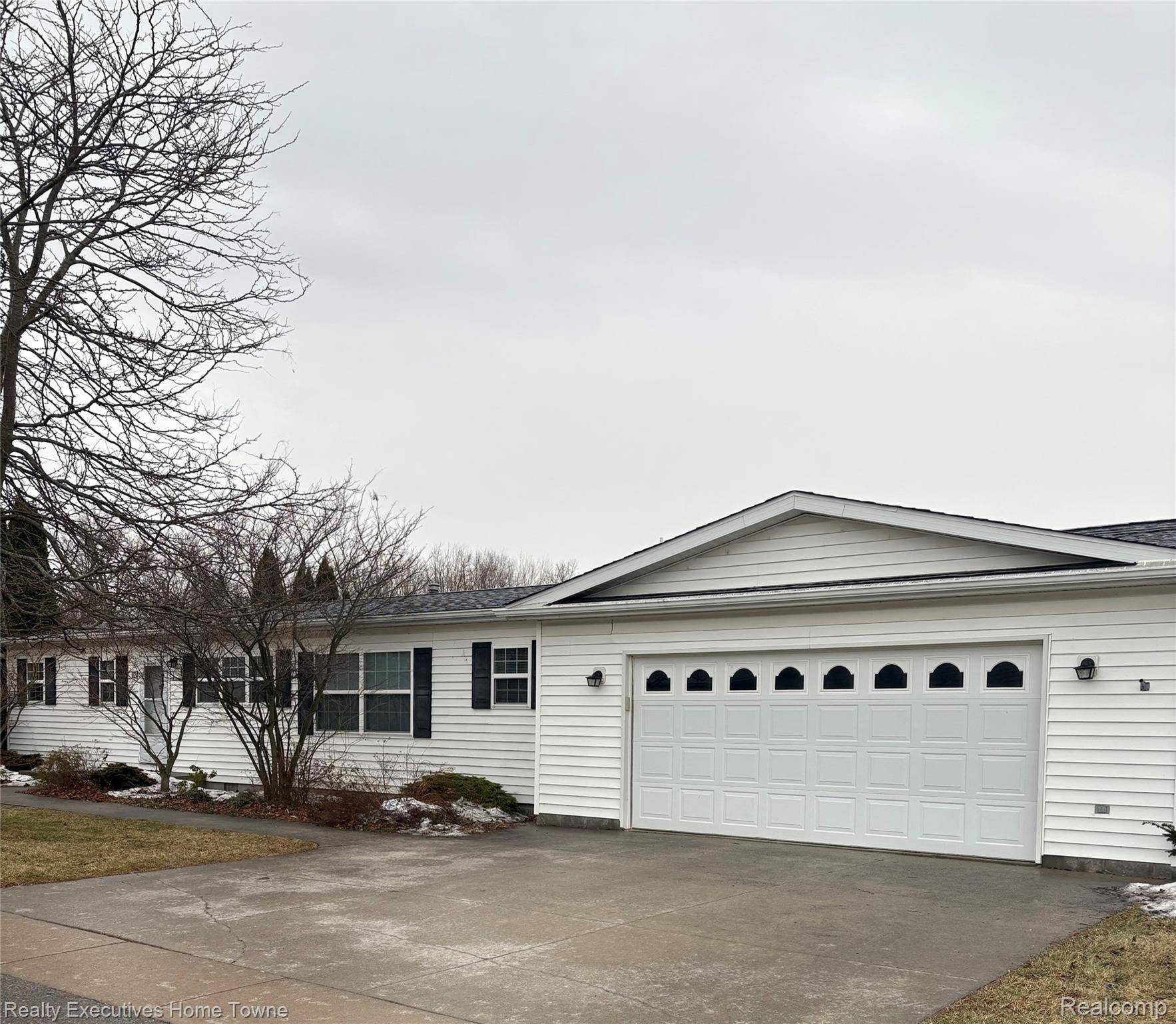 Fort Gratiot, MI 48059,3211 Keewahdin RD