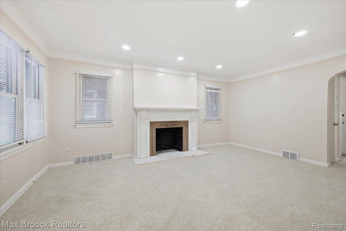 Detroit, MI 48224,9722 Wayburn ST