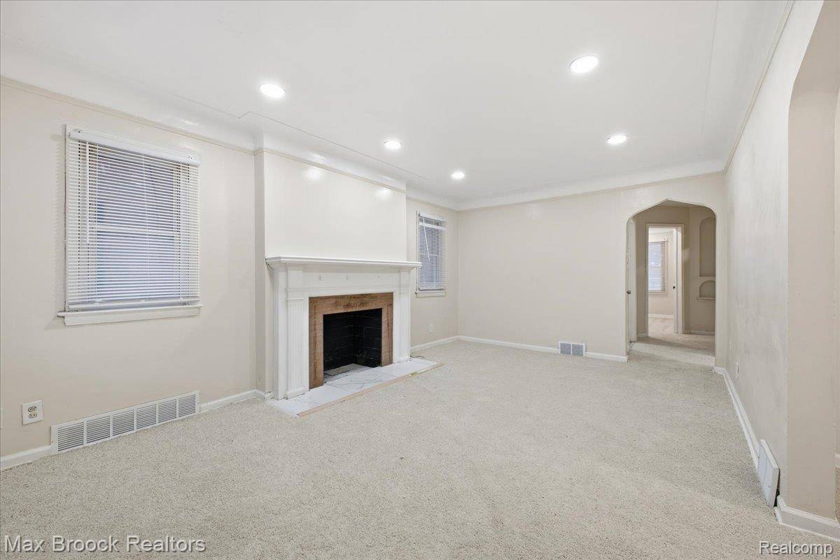 Detroit, MI 48224,9722 Wayburn ST