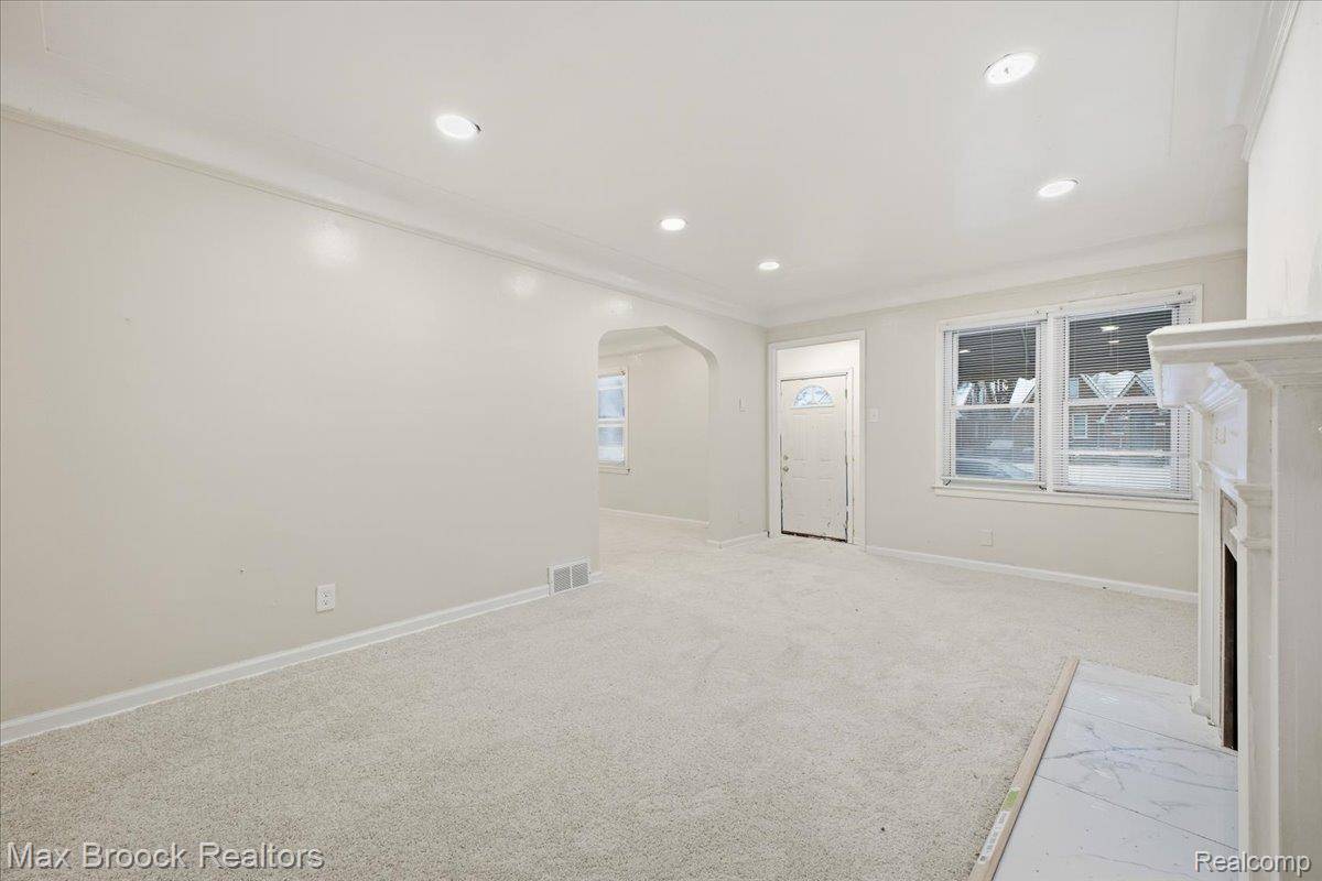 Detroit, MI 48224,9722 Wayburn ST