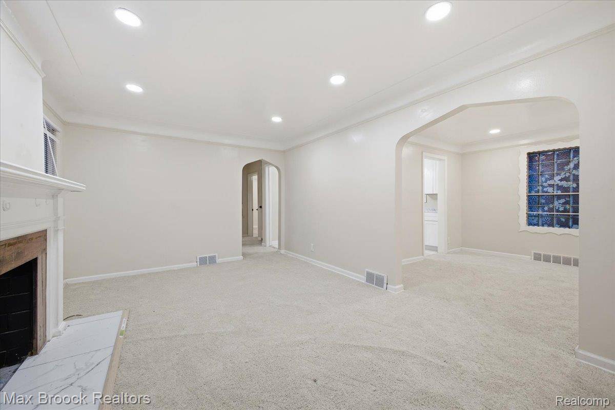 Detroit, MI 48224,9722 Wayburn ST