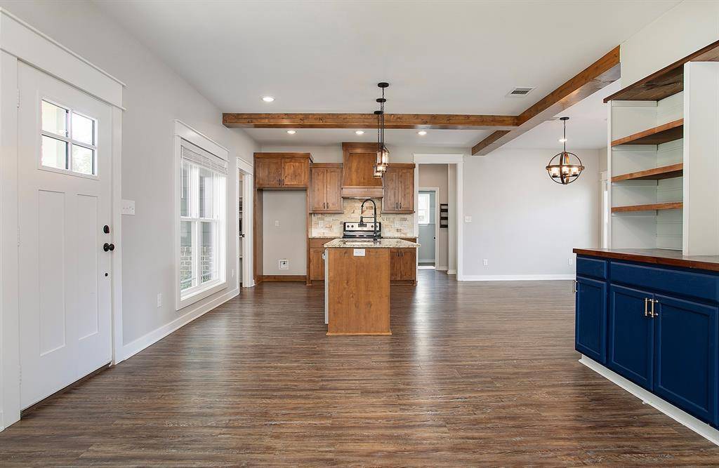 Lindale, TX 75771,416 W South Street