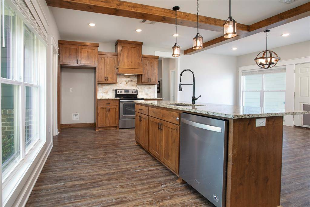 Lindale, TX 75771,416 W South Street