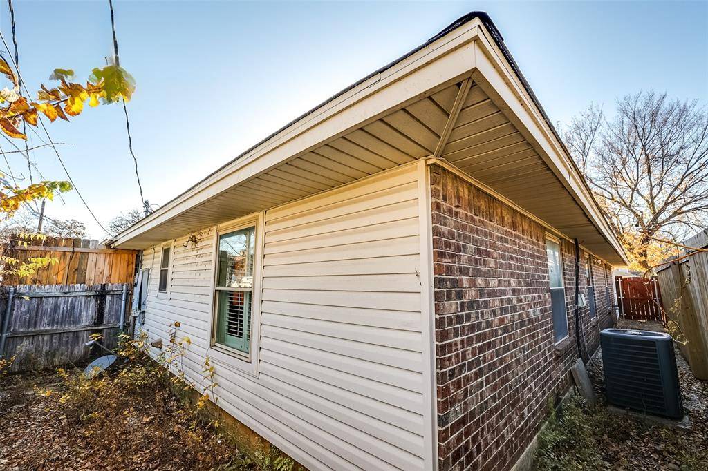 Fort Worth, TX 76112,6517 OAK FOREST Court