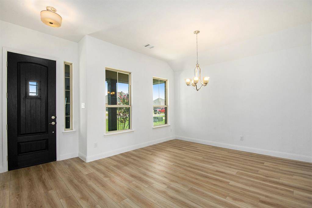 Sanger, TX 76266,6033 Mango