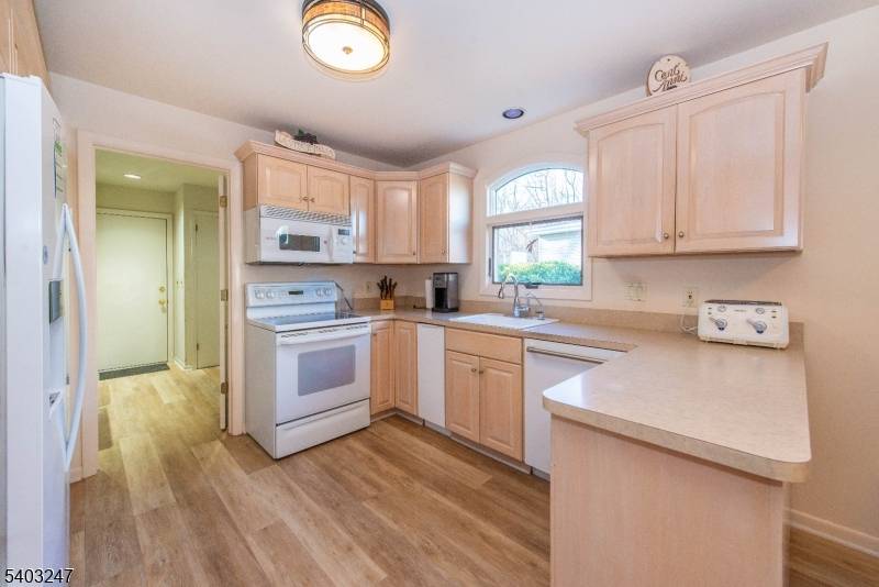 Clifton City, NJ 07013,24 Malcolm Ct