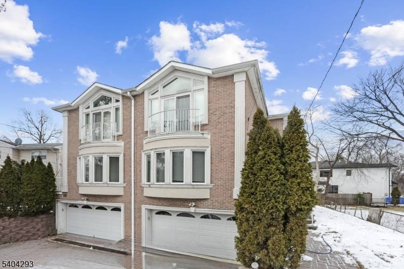 Tenafly Boro, NJ 07670,135 Grove St