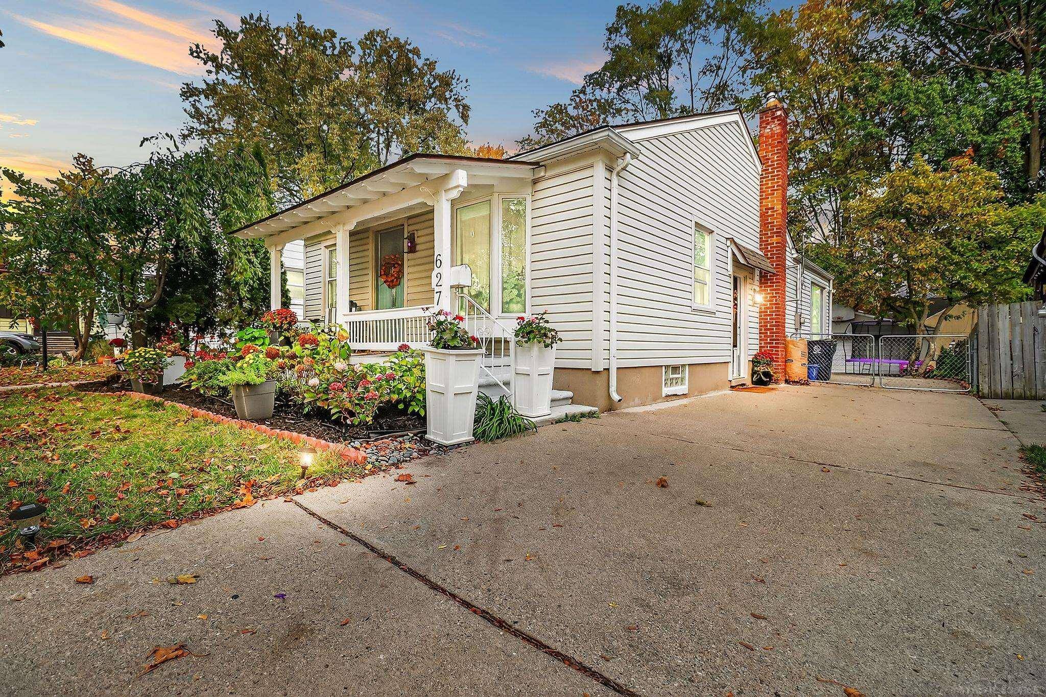 Royal Oak, MI 48067,627 S Rembrandt AVE