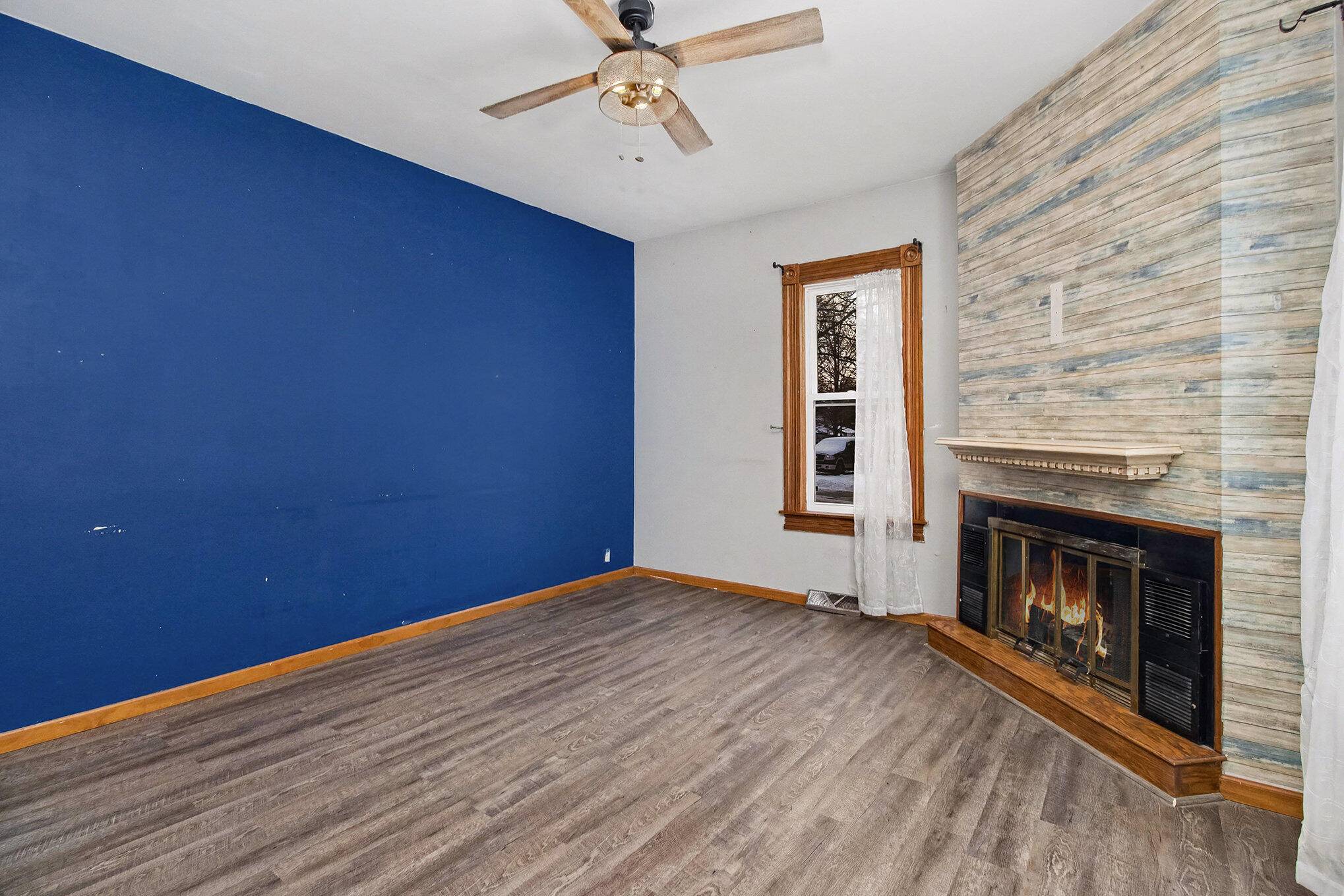 Lawton, MI 49065,604 E 2nd ST