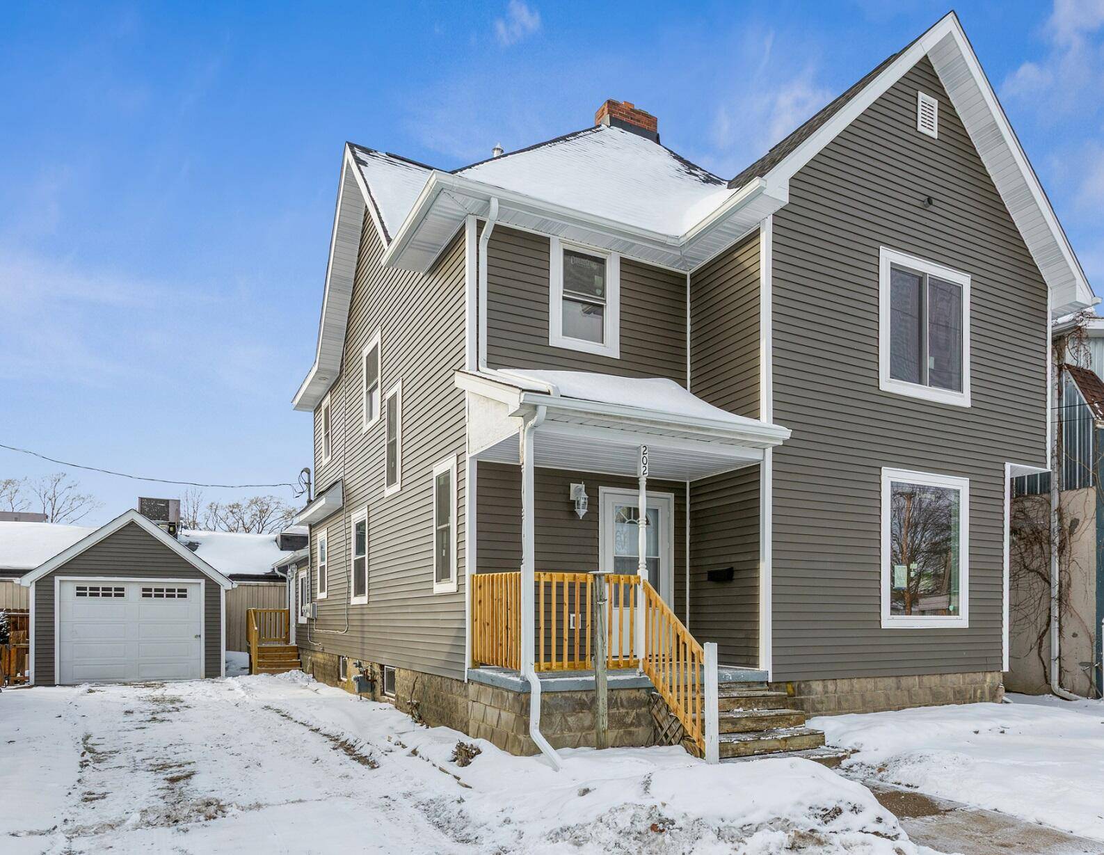 Three Oaks, MI 49128,202 S Elm ST