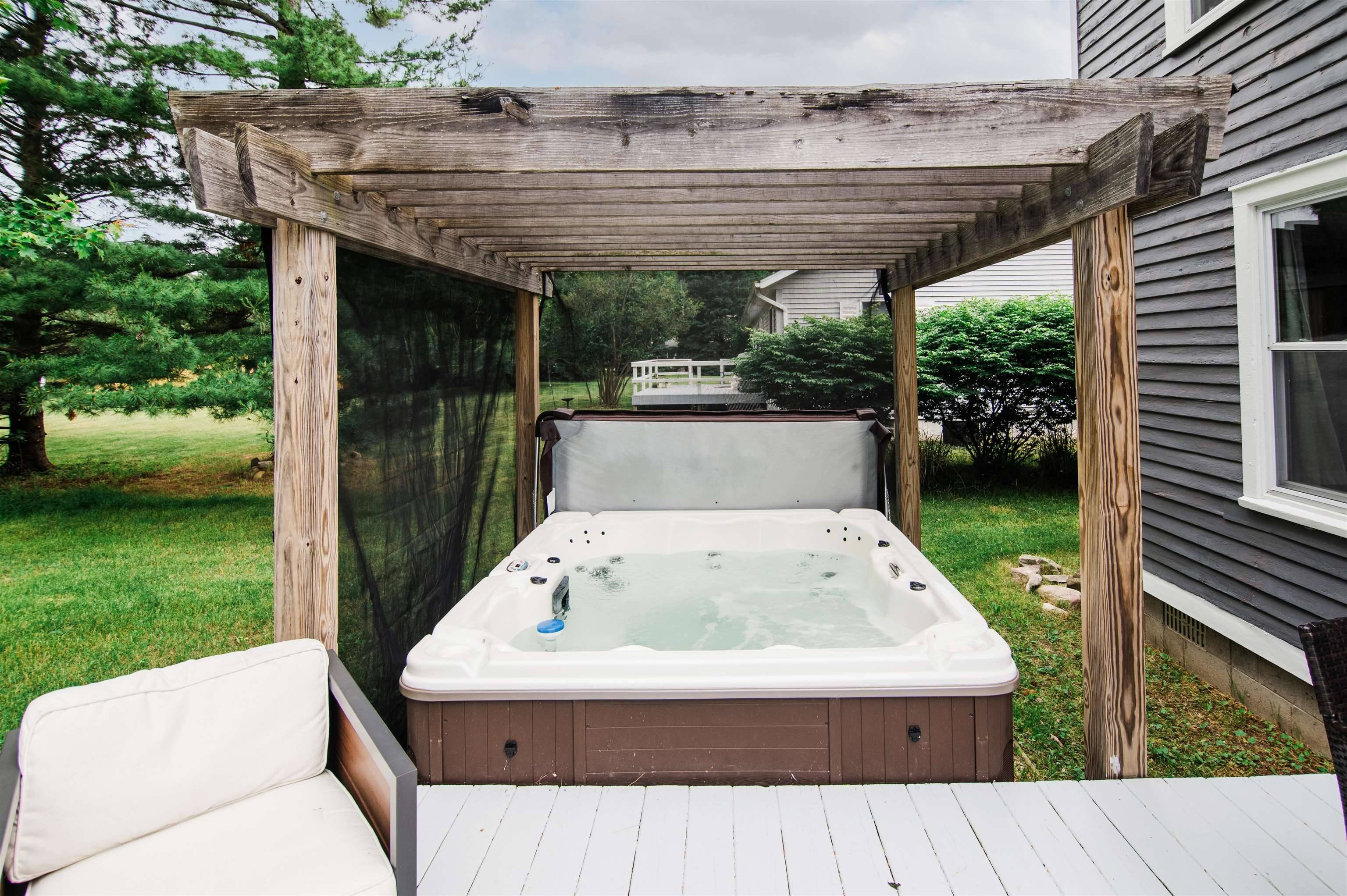 Charlevoix, MI 49720,08623 Mercer