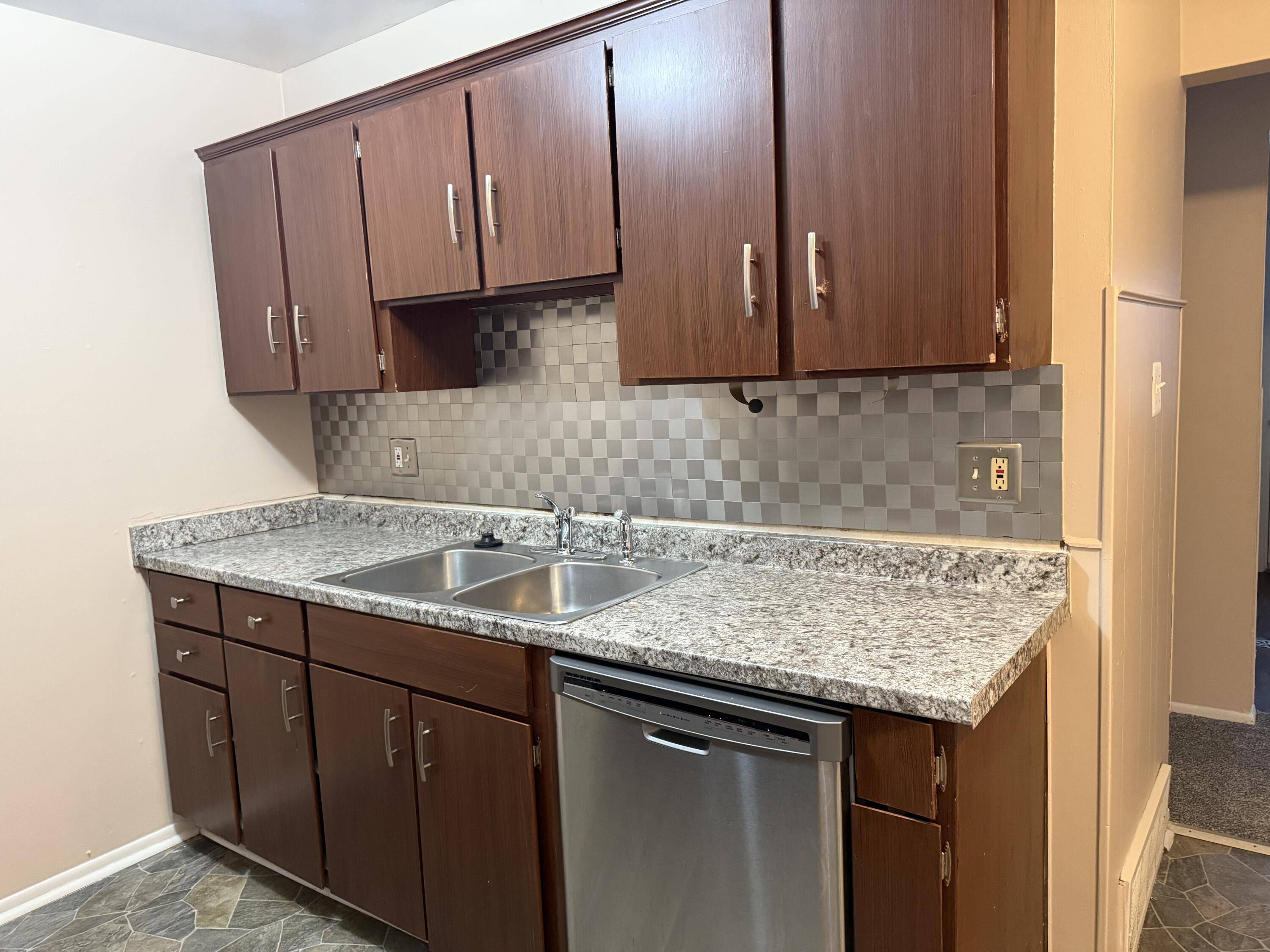 Allen Park, MI 48101,5839 Balfour AVE