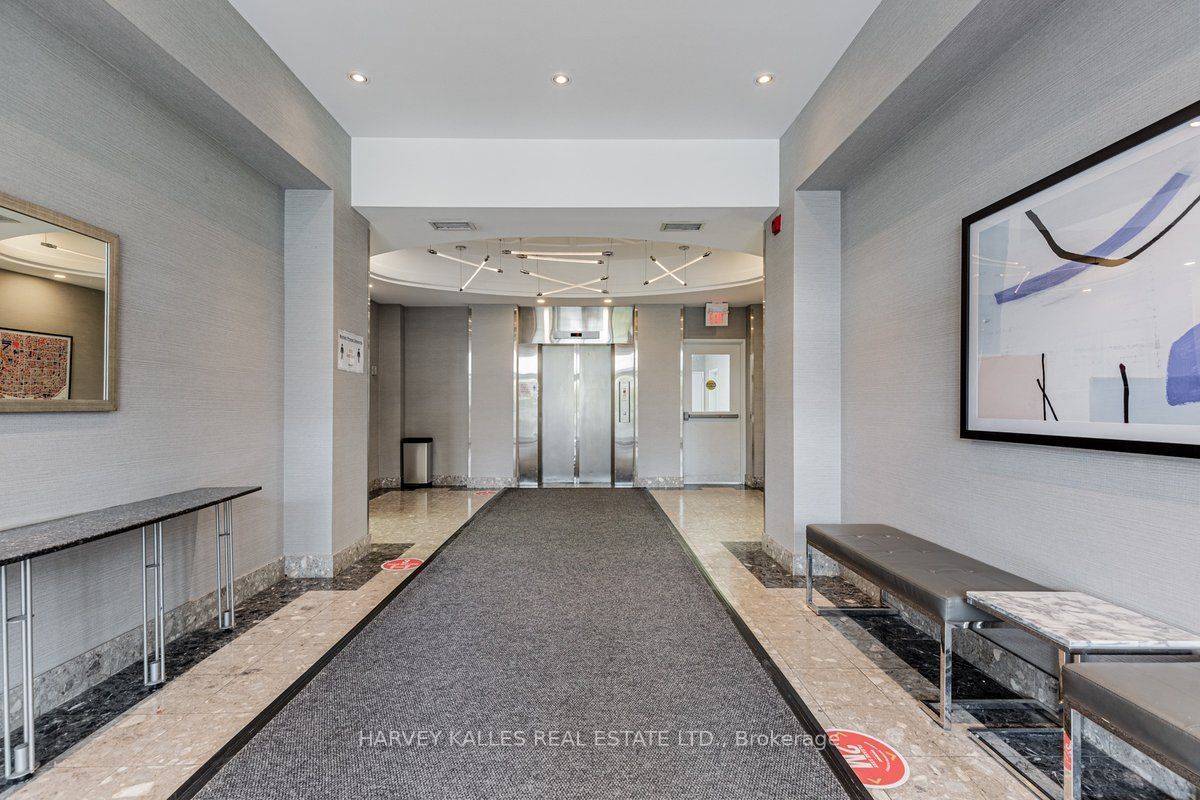 Toronto C13, ON M3C 2G3,170 The Donway West AVE #402