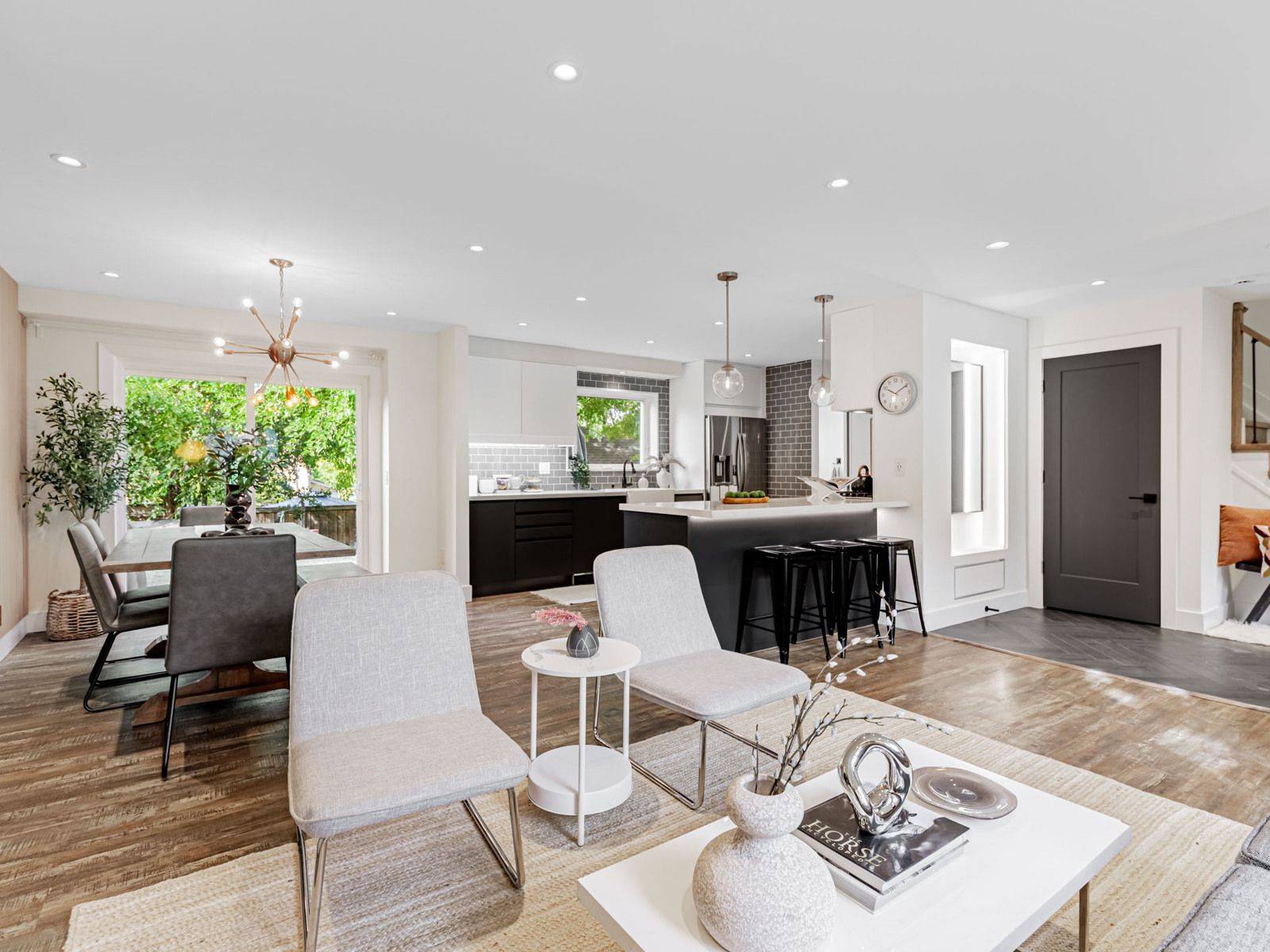 Toronto C15, ON M2J 2B8,43 Kingland CRES