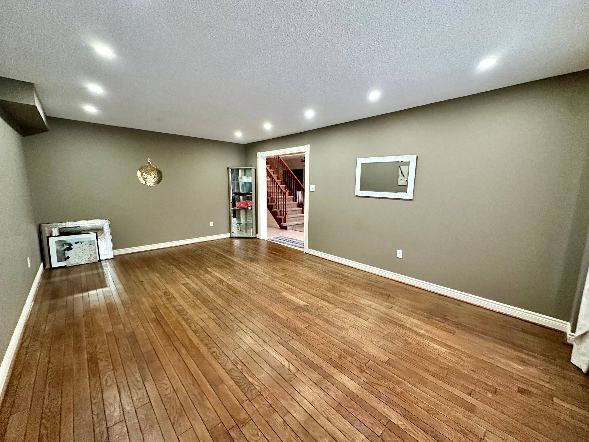 Oshawa, ON L1K 2H3,492 Palmtree CRES