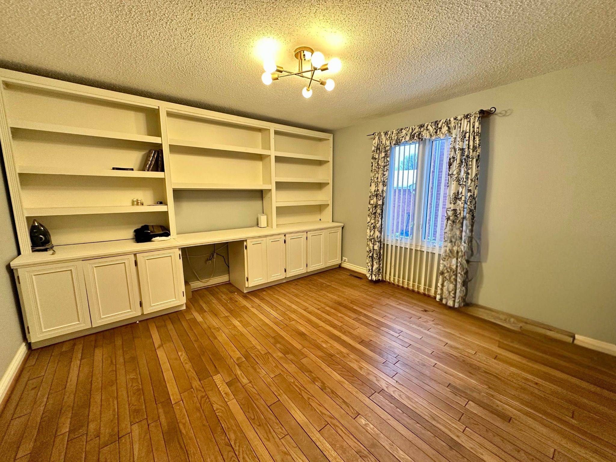 Oshawa, ON L1K 2H3,492 Palmtree CRES