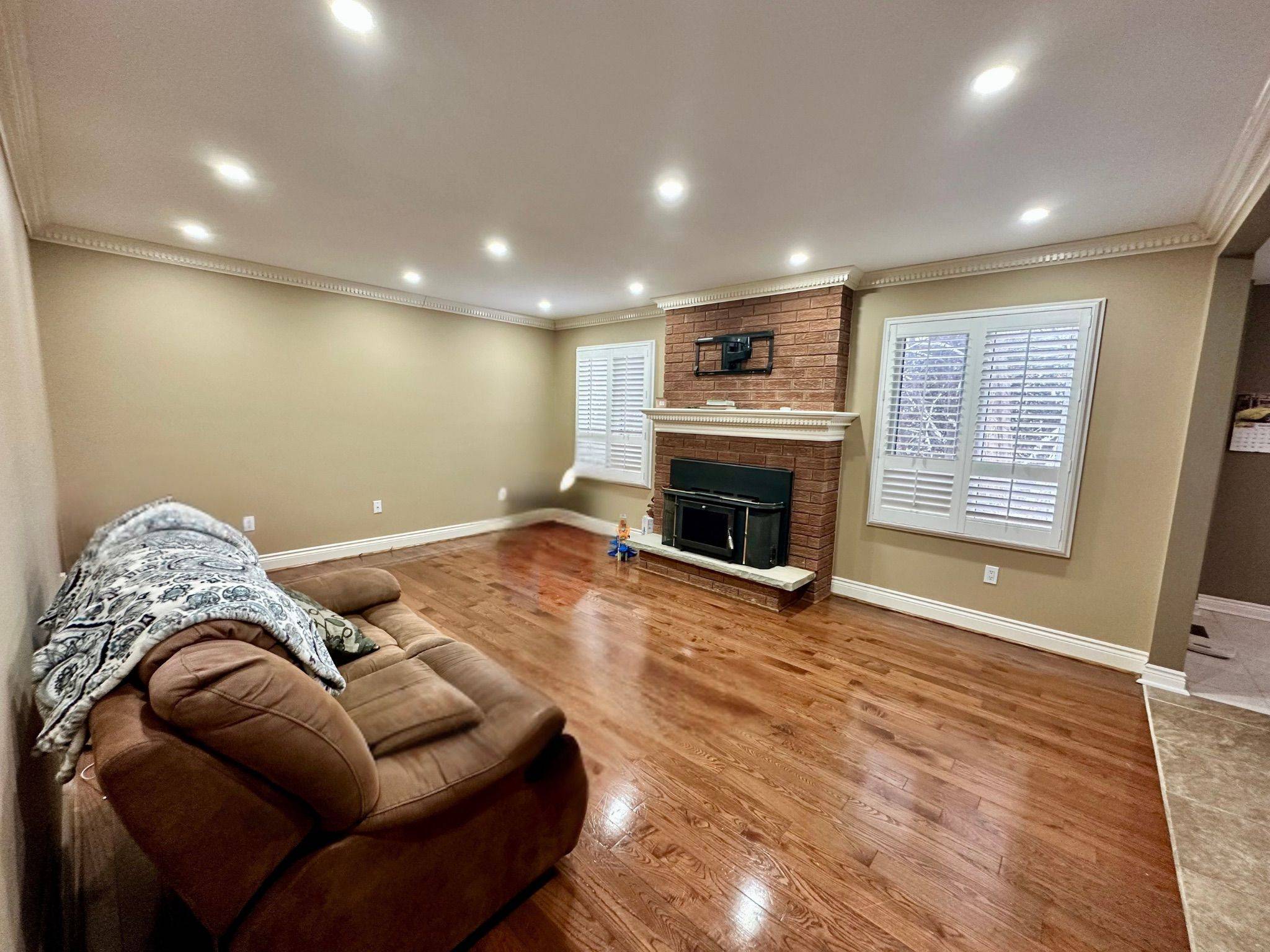 Oshawa, ON L1K 2H3,492 Palmtree CRES