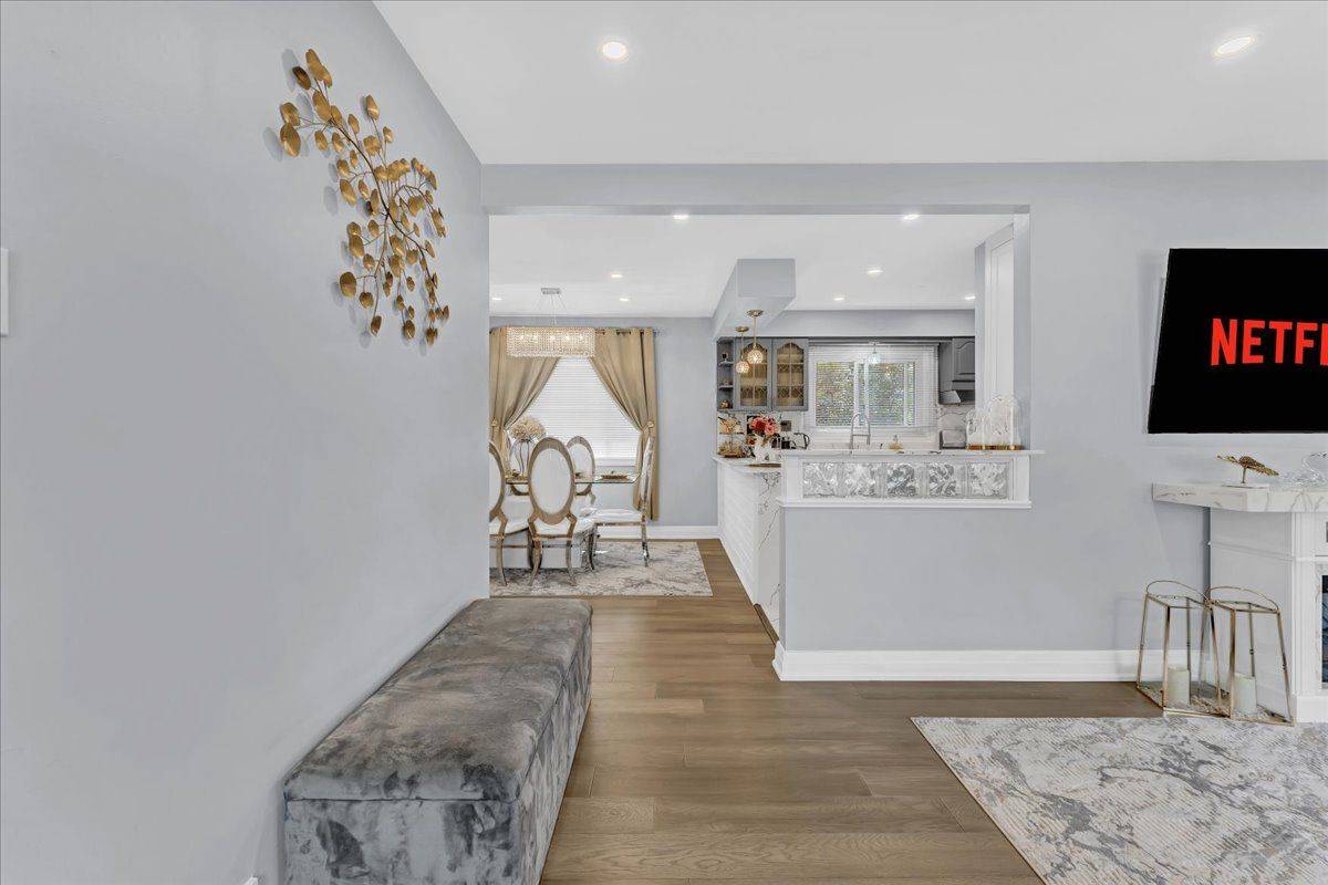 Toronto E04, ON M1R 4J8,83 Pachino BLVD