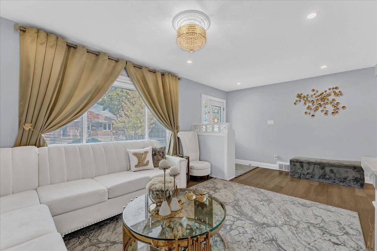 Toronto E04, ON M1R 4J8,83 Pachino BLVD