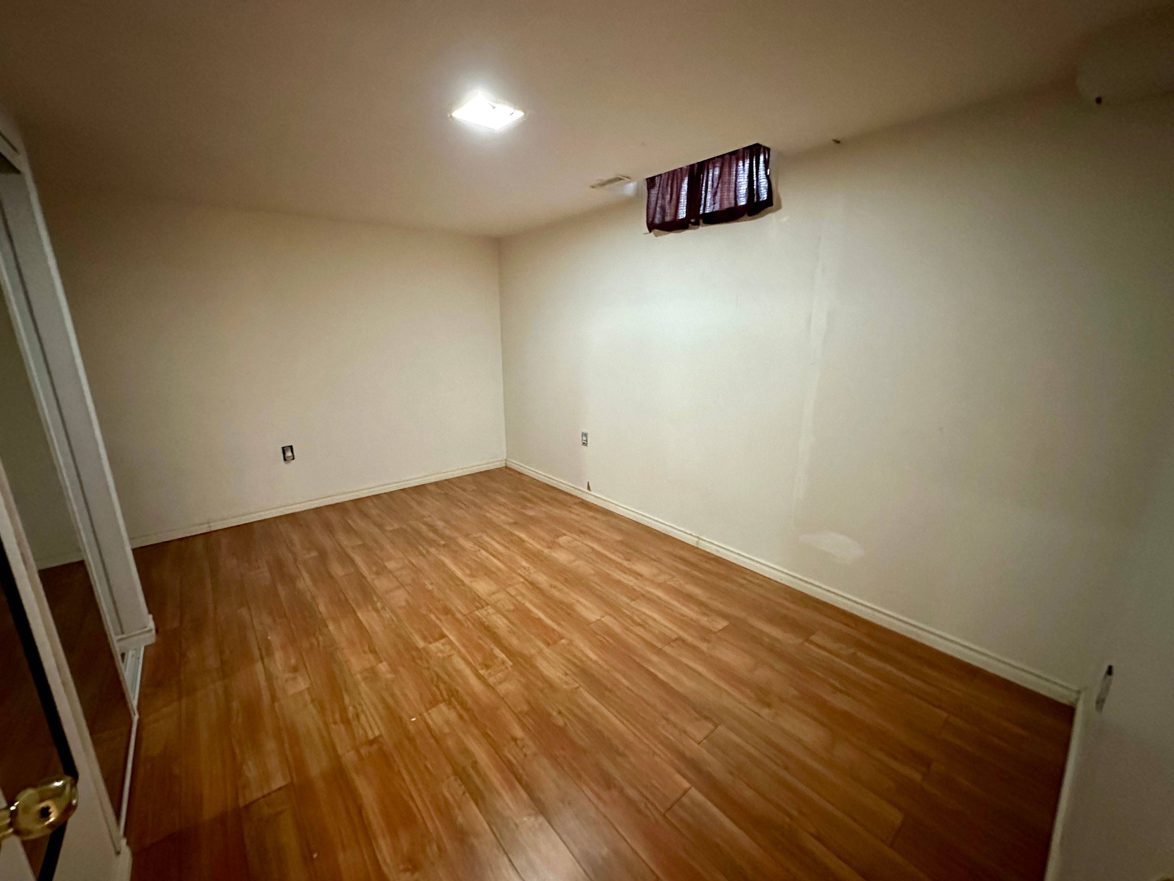 Toronto E11, ON M1B 1T8,44 Loradeen CRES #Lower