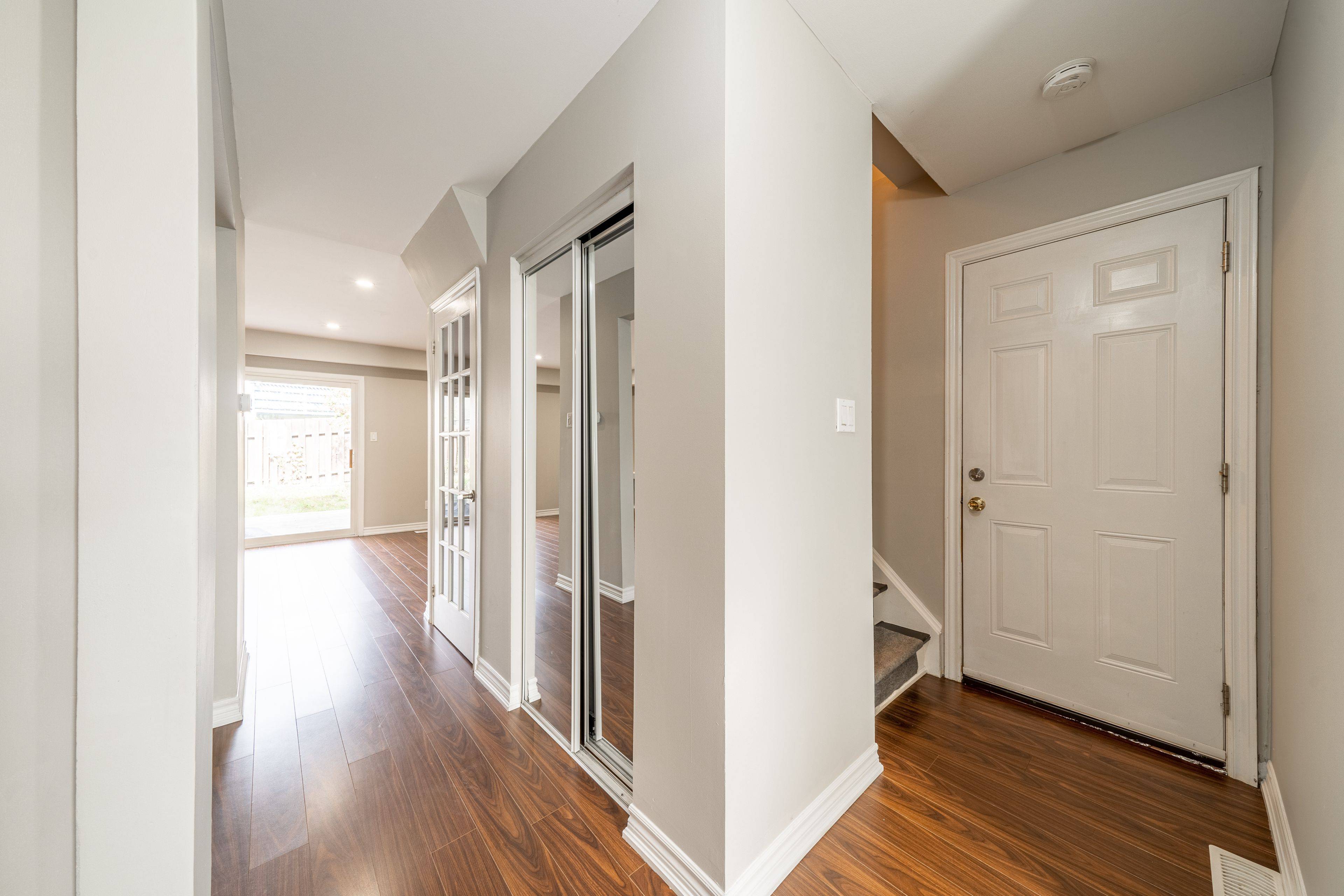 Oshawa, ON L1G 2Y7,913 Carnaby CRES