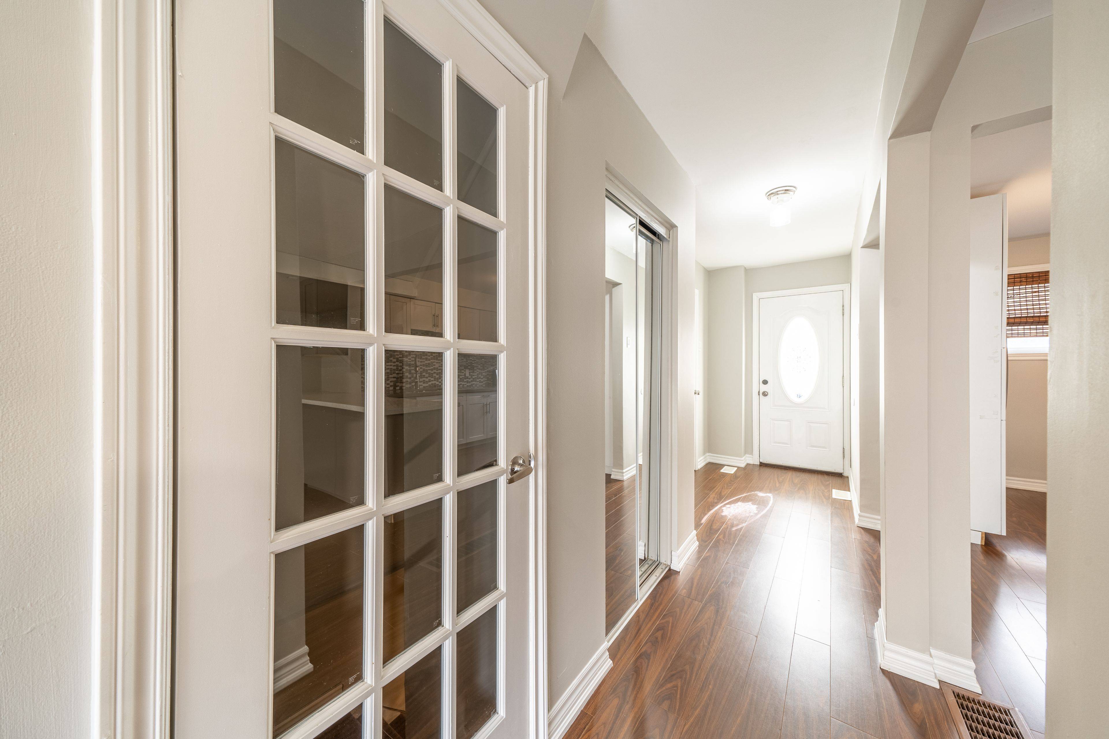 Oshawa, ON L1G 2Y7,913 Carnaby CRES