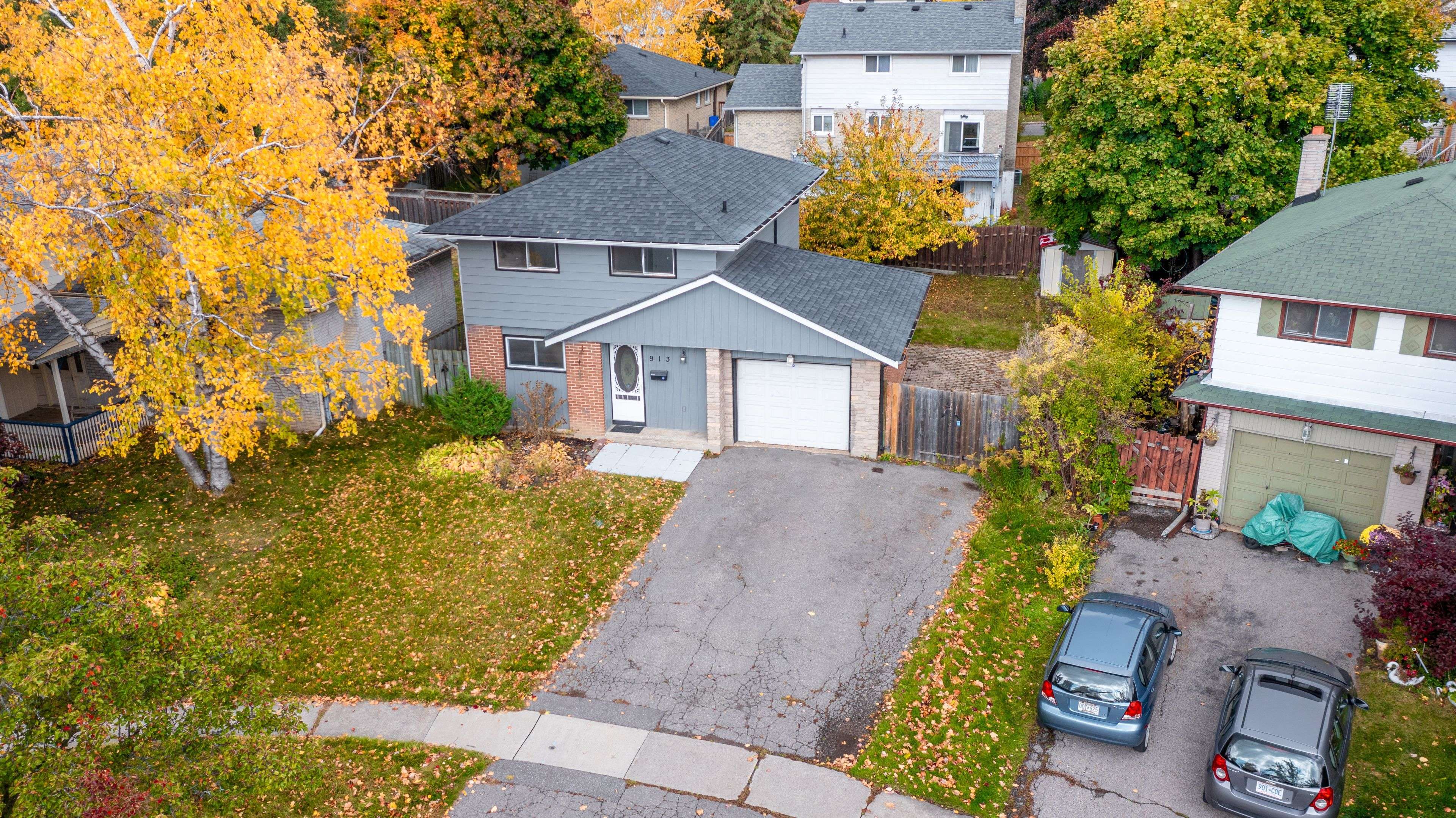 Oshawa, ON L1G 2Y7,913 Carnaby CRES