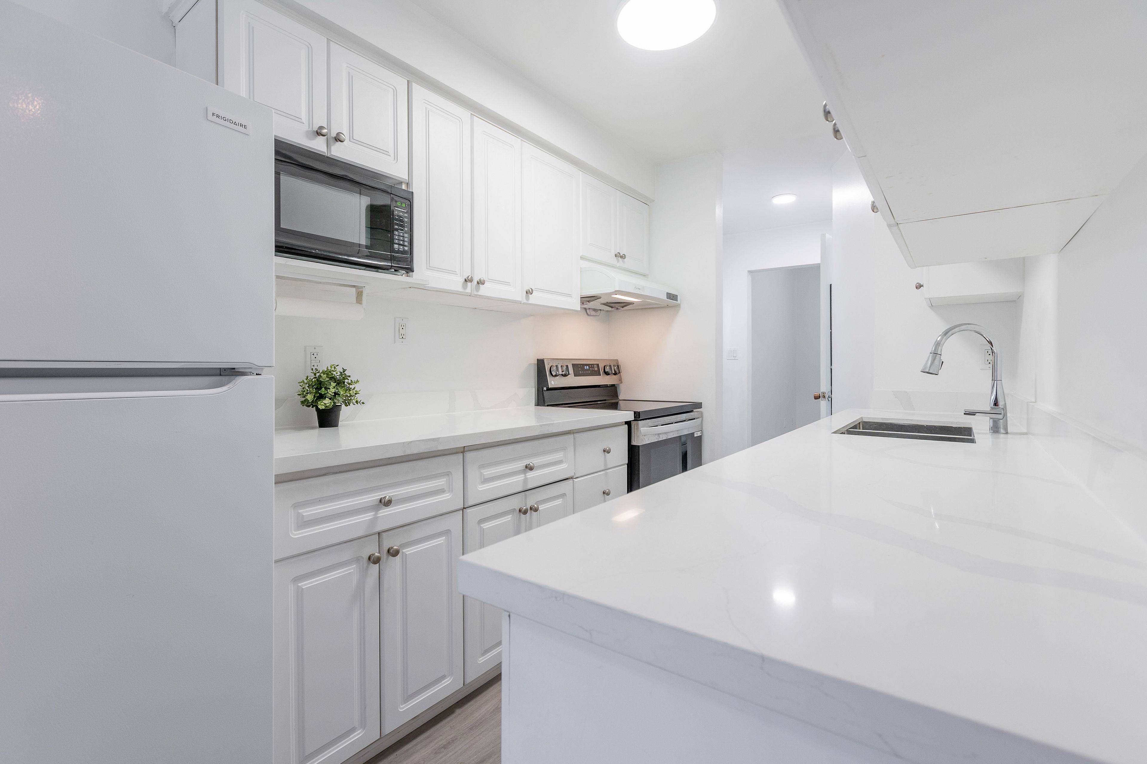 Toronto E03, ON M4B 2K1,1040 Victoria Park AVE