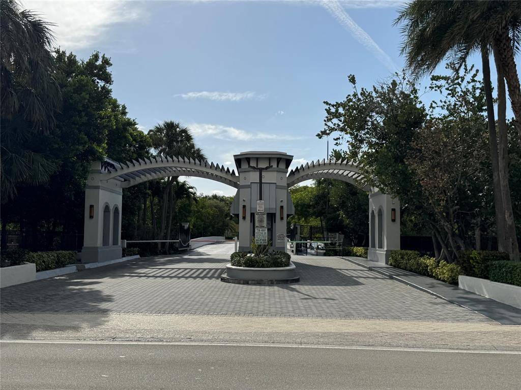 Sunny Isles Beach, FL 33160,216 Poinciana Dr #216